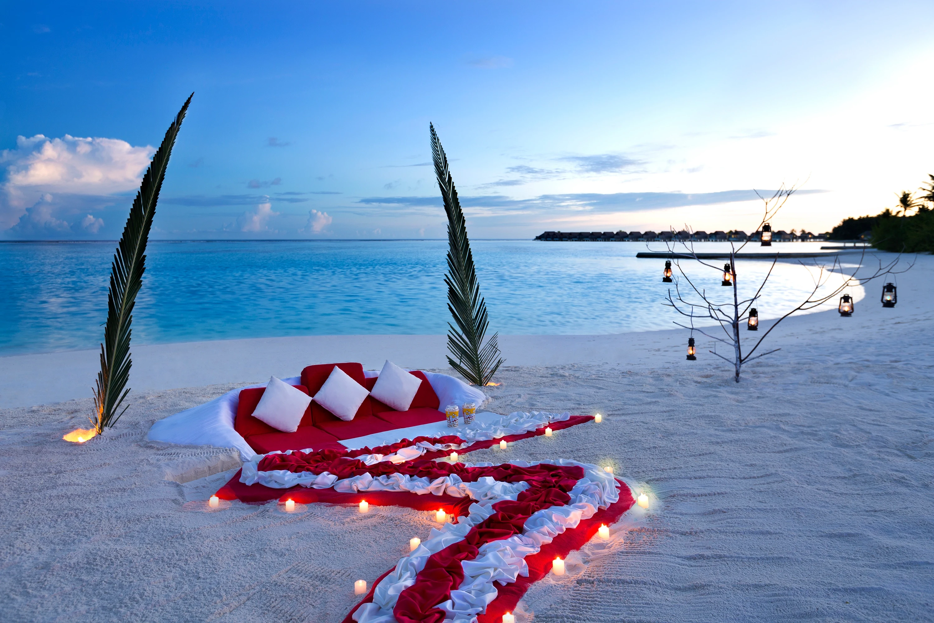 MV - Niyama Maldives - Romantic beach diner.webp