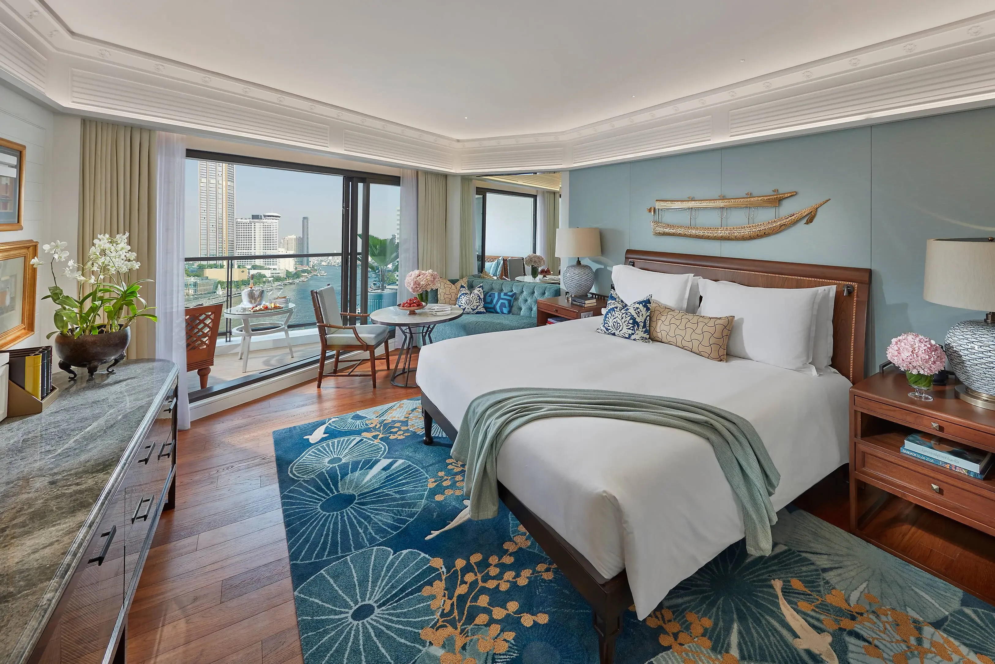TH - Mandarin Oriental Bangkok - Deluxe Balcony Room.webp