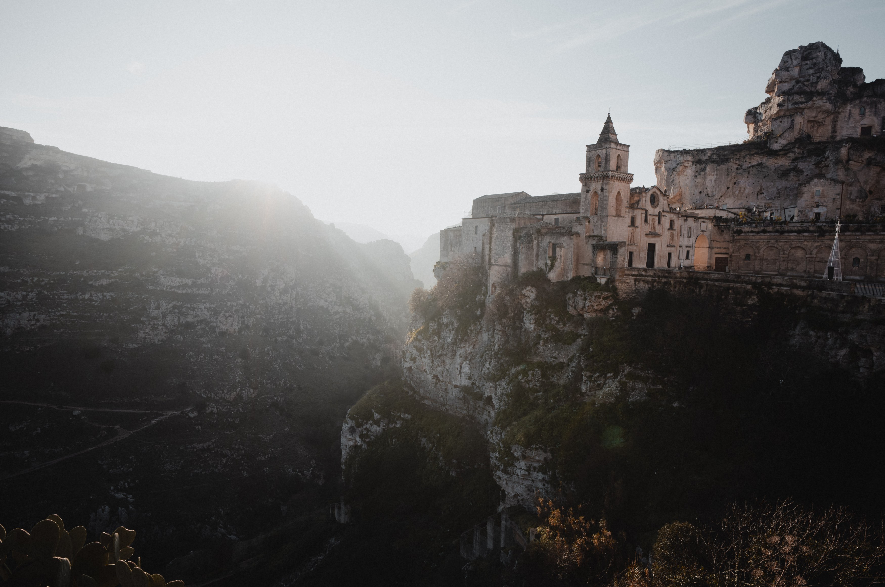 IT-Accommodatie-Sant'Angelo Luxury Resort-view castle.jpg
