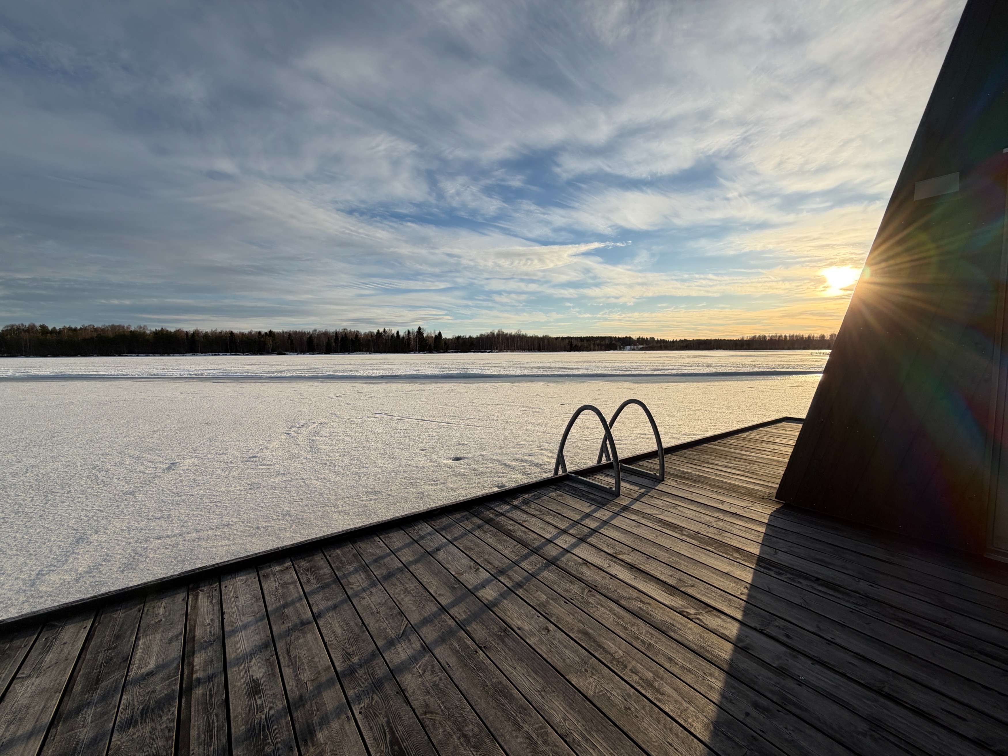 SE - studiereis Ingrid en Katrijn 2026 -Arctic-Bath-uitzicht-watercabin.JPG