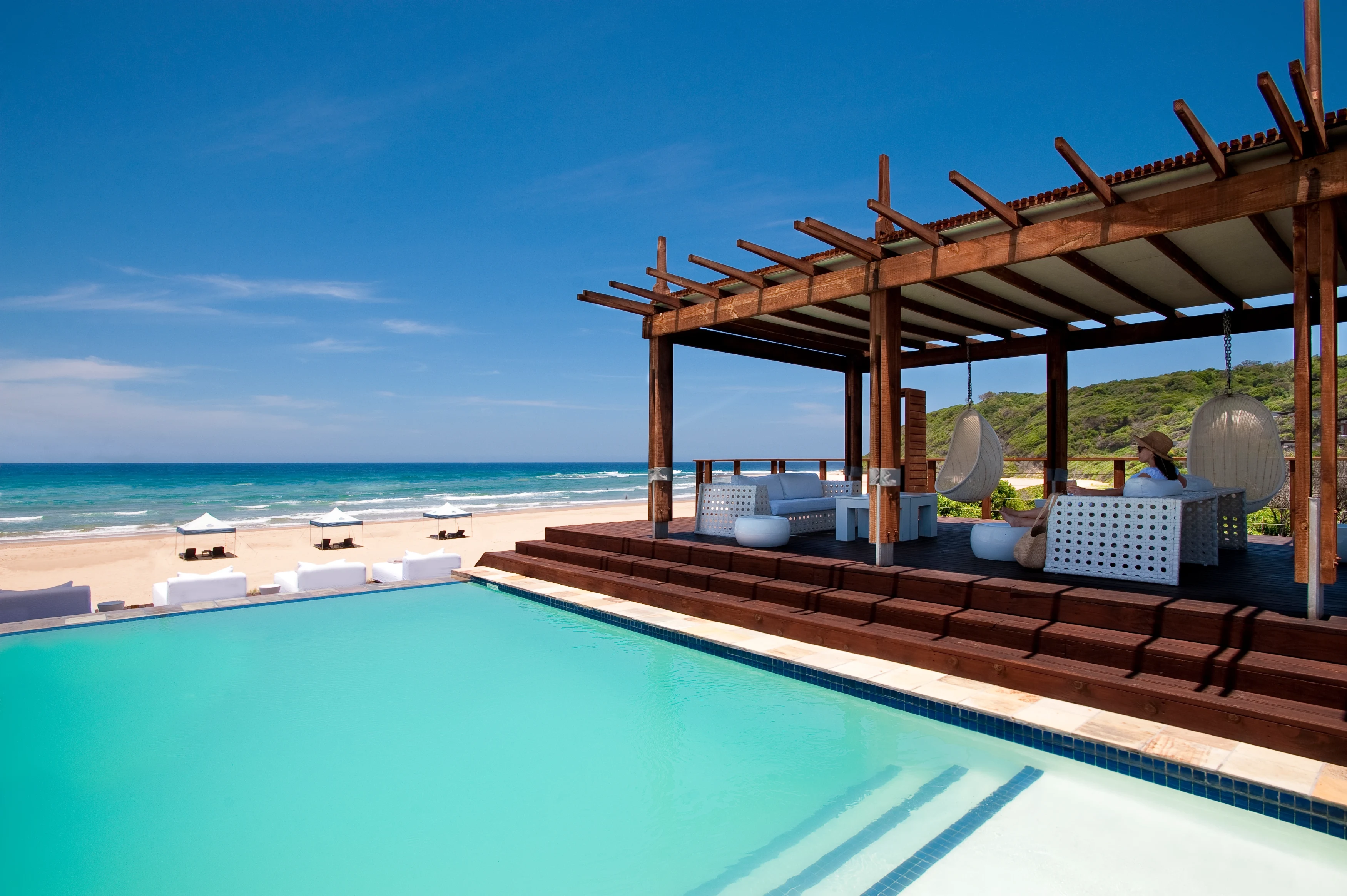 MZ - White Pearl Resorts -  pool and beach.webp