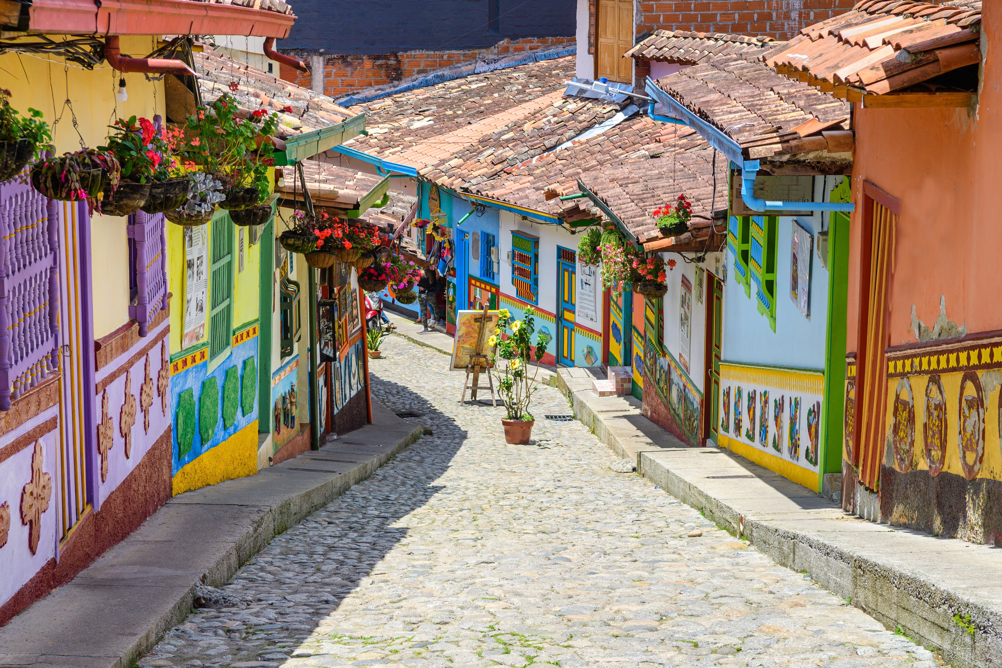 CO-Guatape-Shutterstock (1).webp