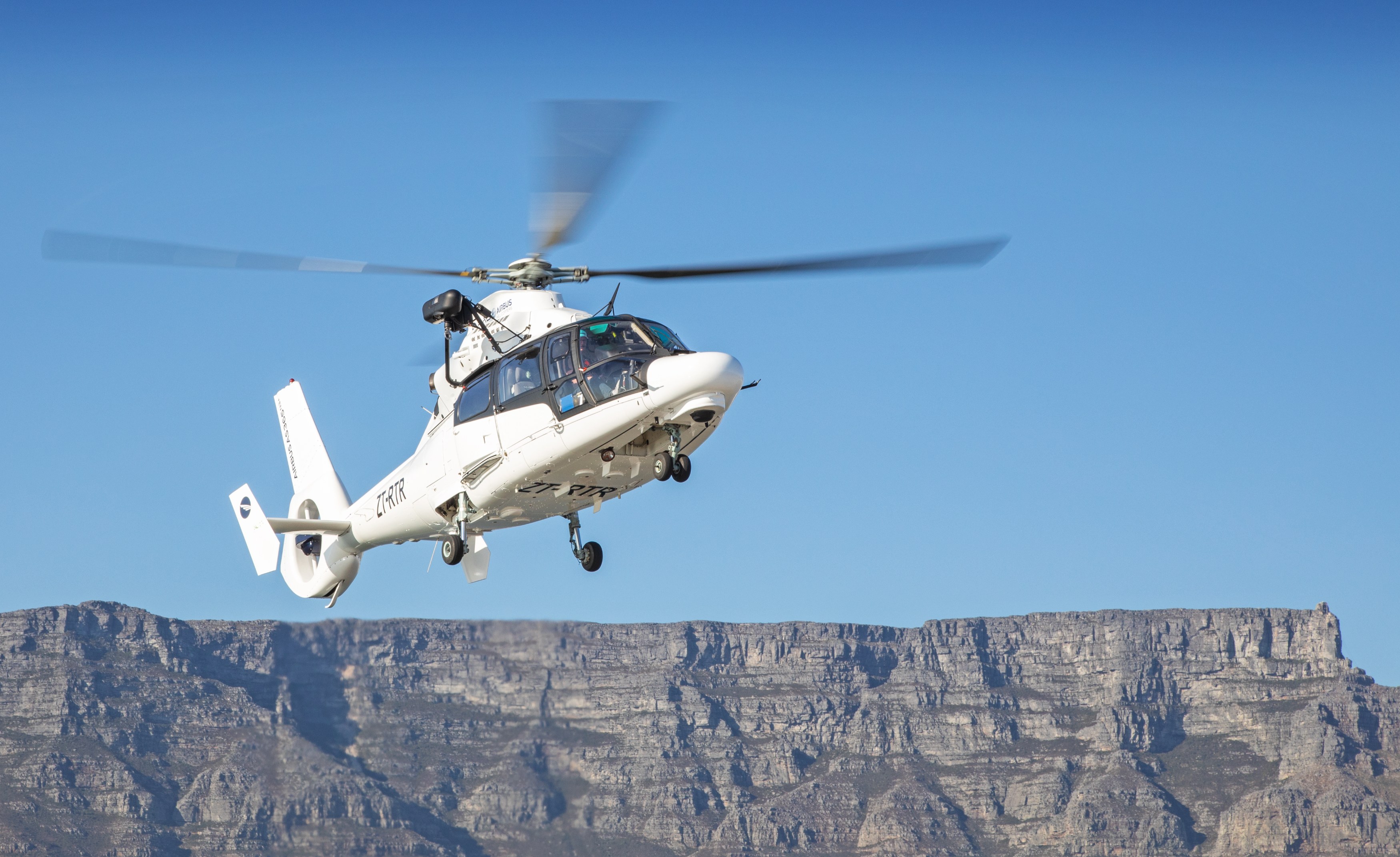 ZA-Cape-Town-Helicopters-Landing.jpg