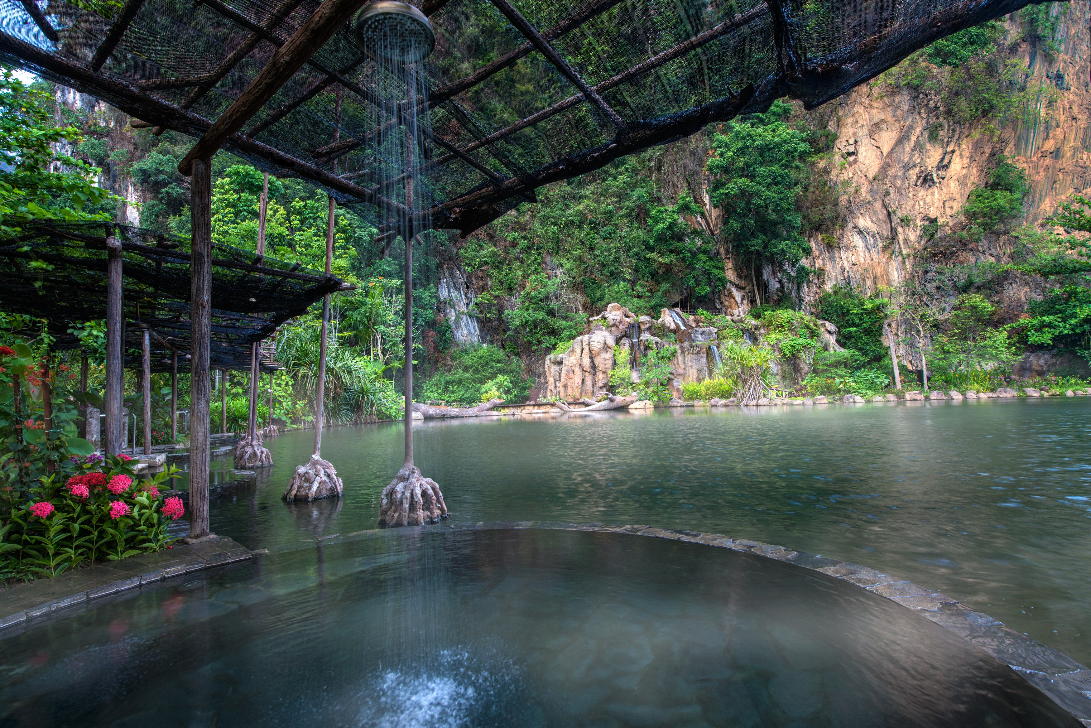 MY - Banjaran Hotsprings - Hot springs dipping pool.JPG