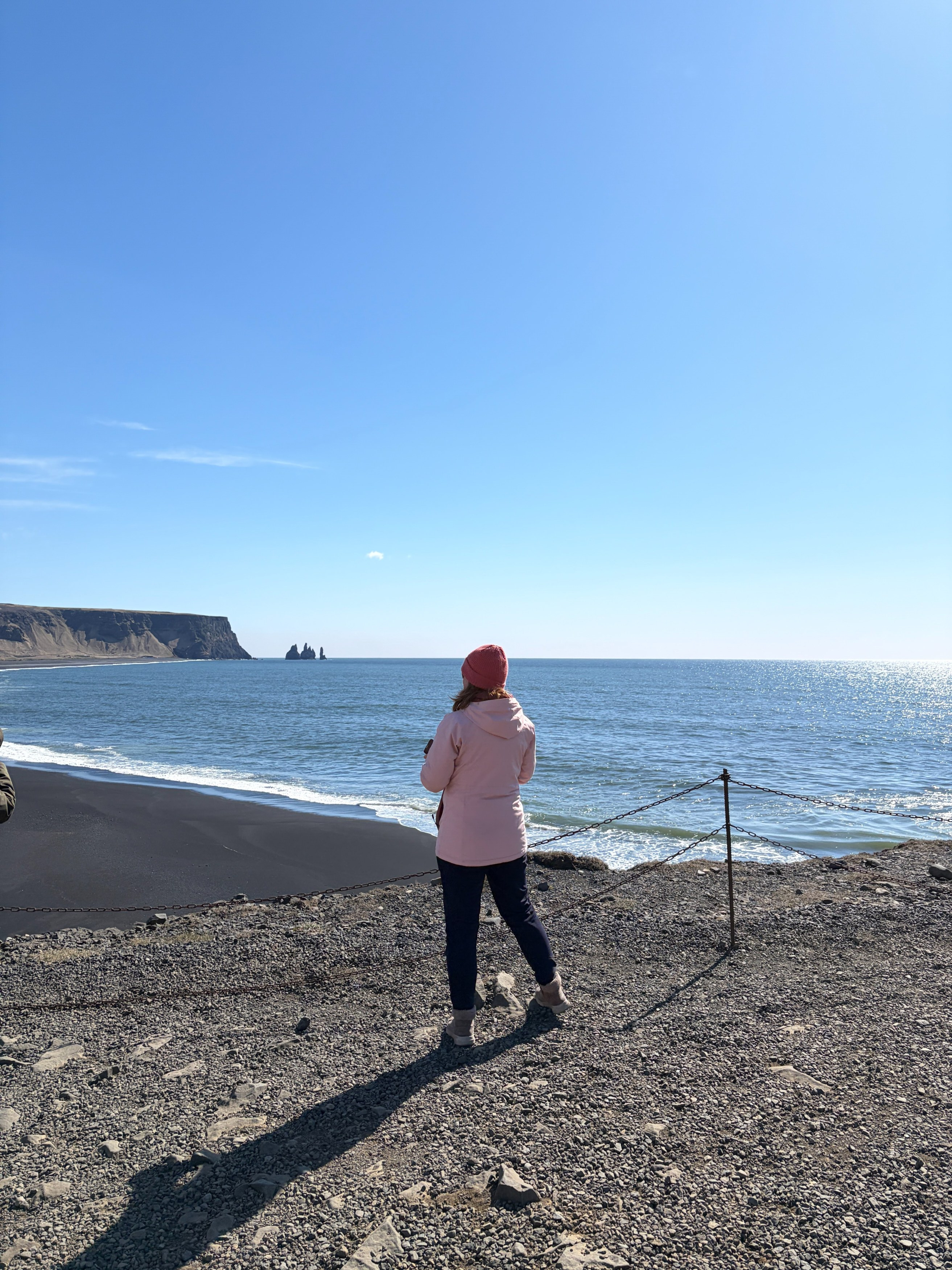 IS-studiereis ingrid en katrijn 2026-black-sand-beach-ingrid.JPG