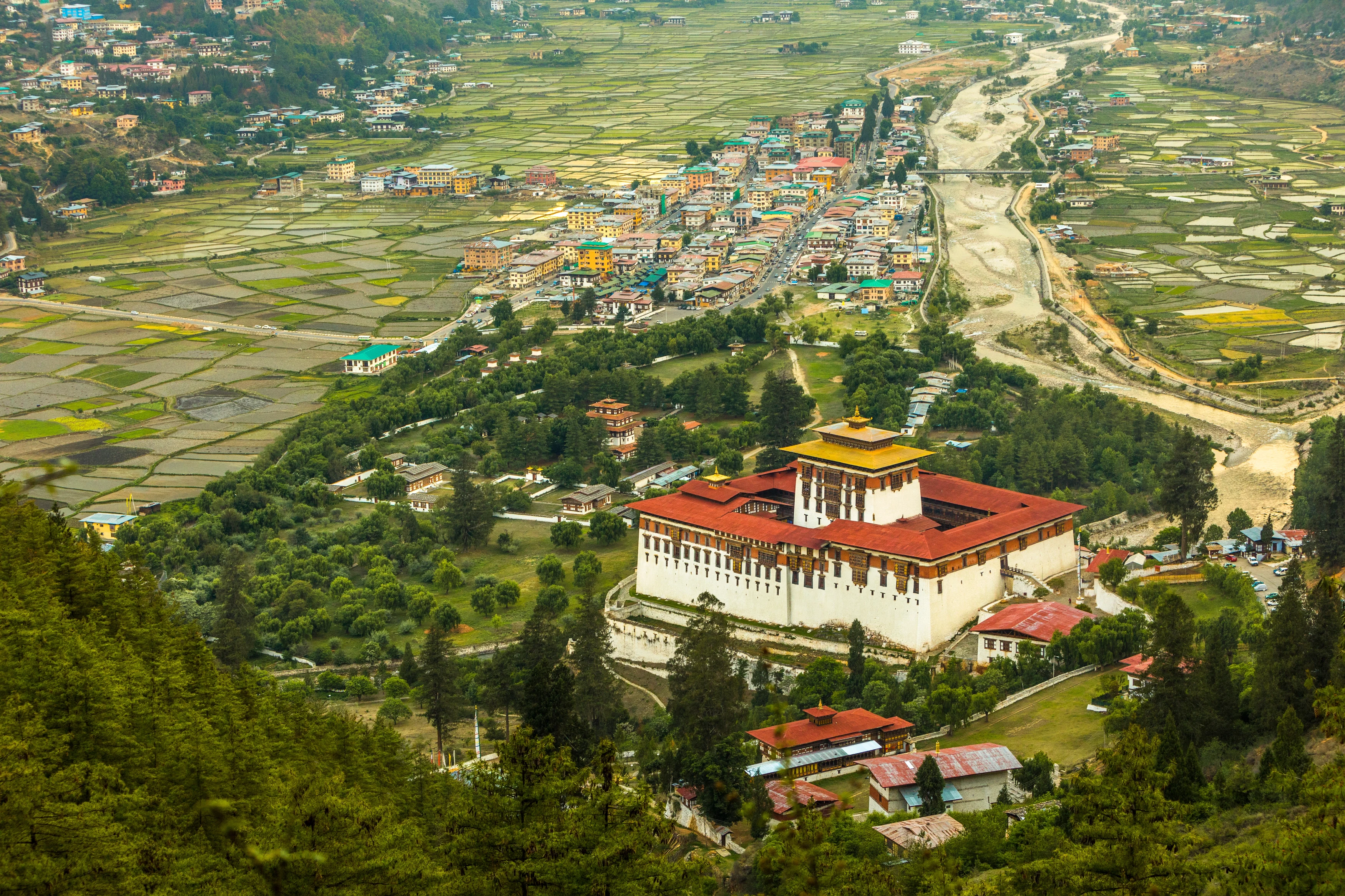 CUB_Paro_Valley_with_Paro_Dzong_Rinpung_Dzong_2 - kopie.webp