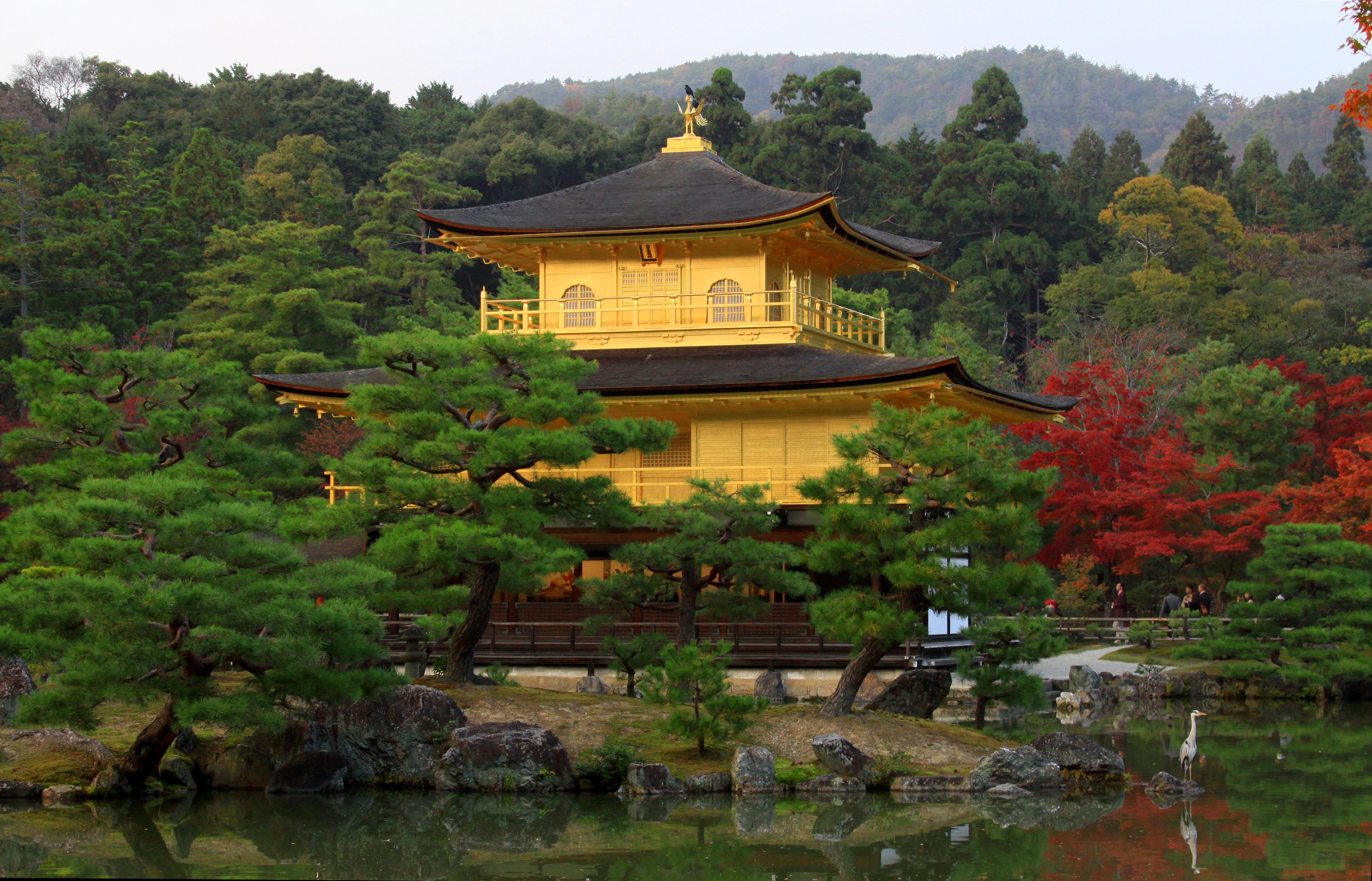 JP - Kyoto Kinkakuji in autumn season.jpg