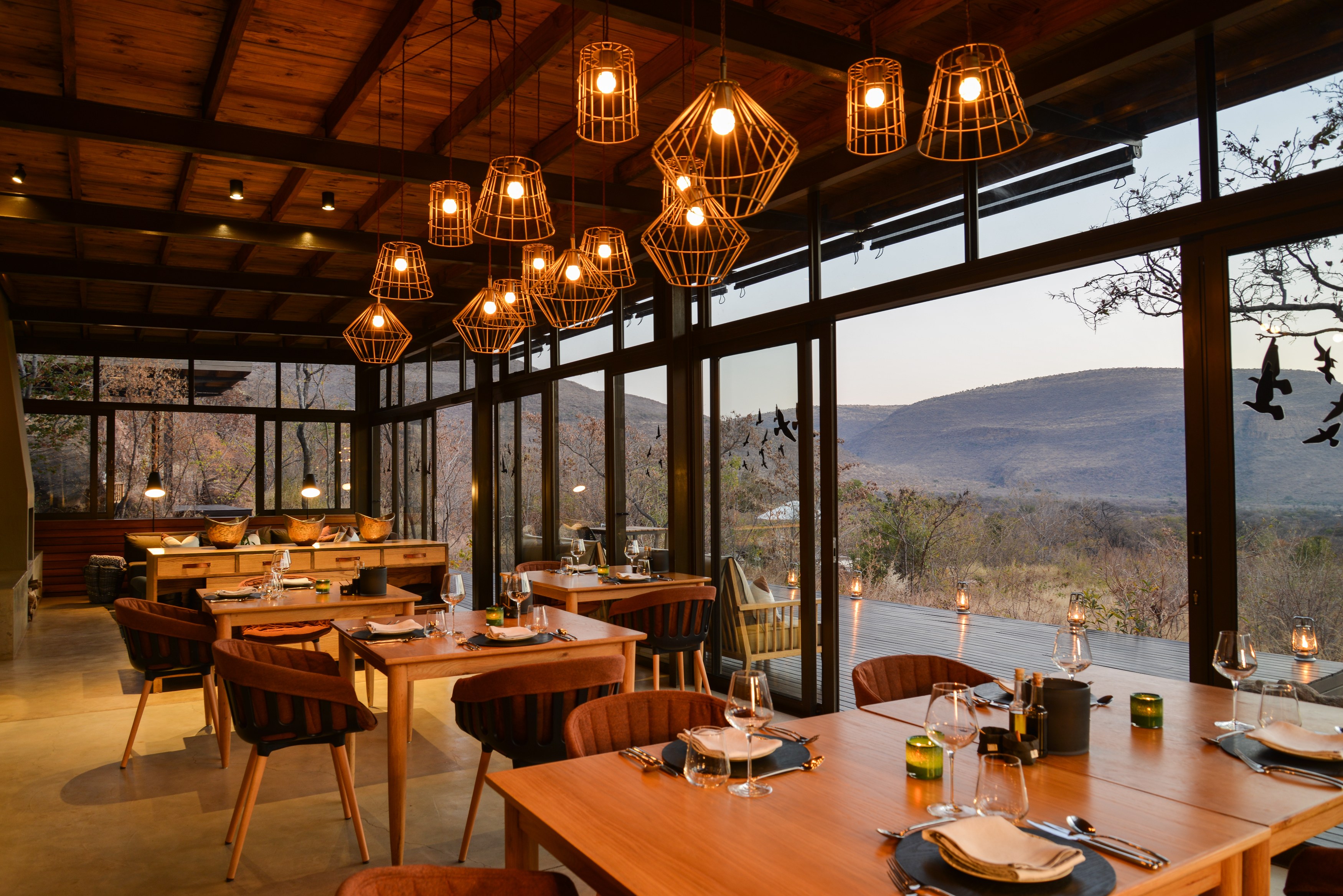 ZA - Marataba Mountain Lodge-restaurant.jpg