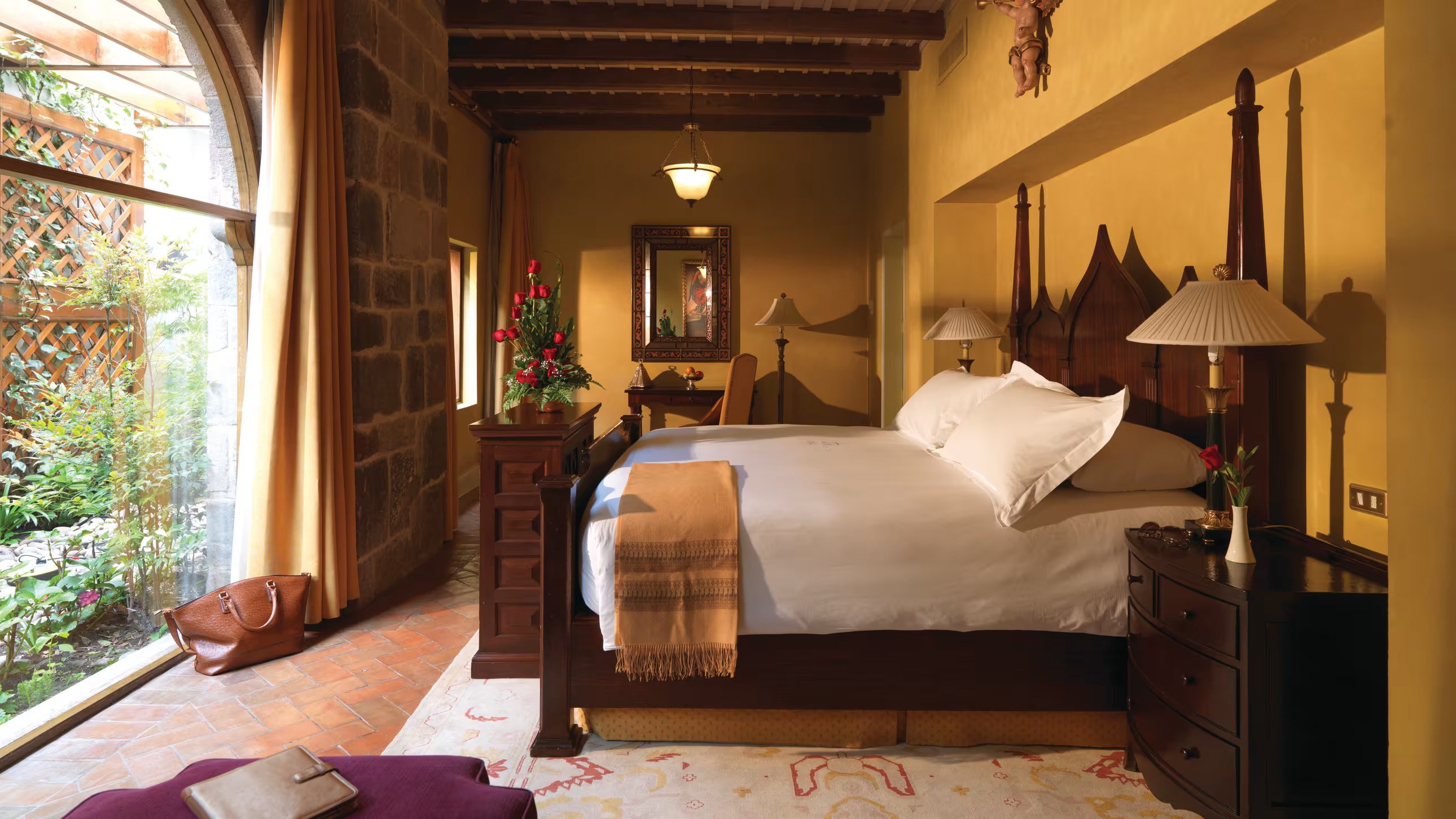 PE - Accommodatie - Belmond Monasterio - Slaapkamer.jpg
