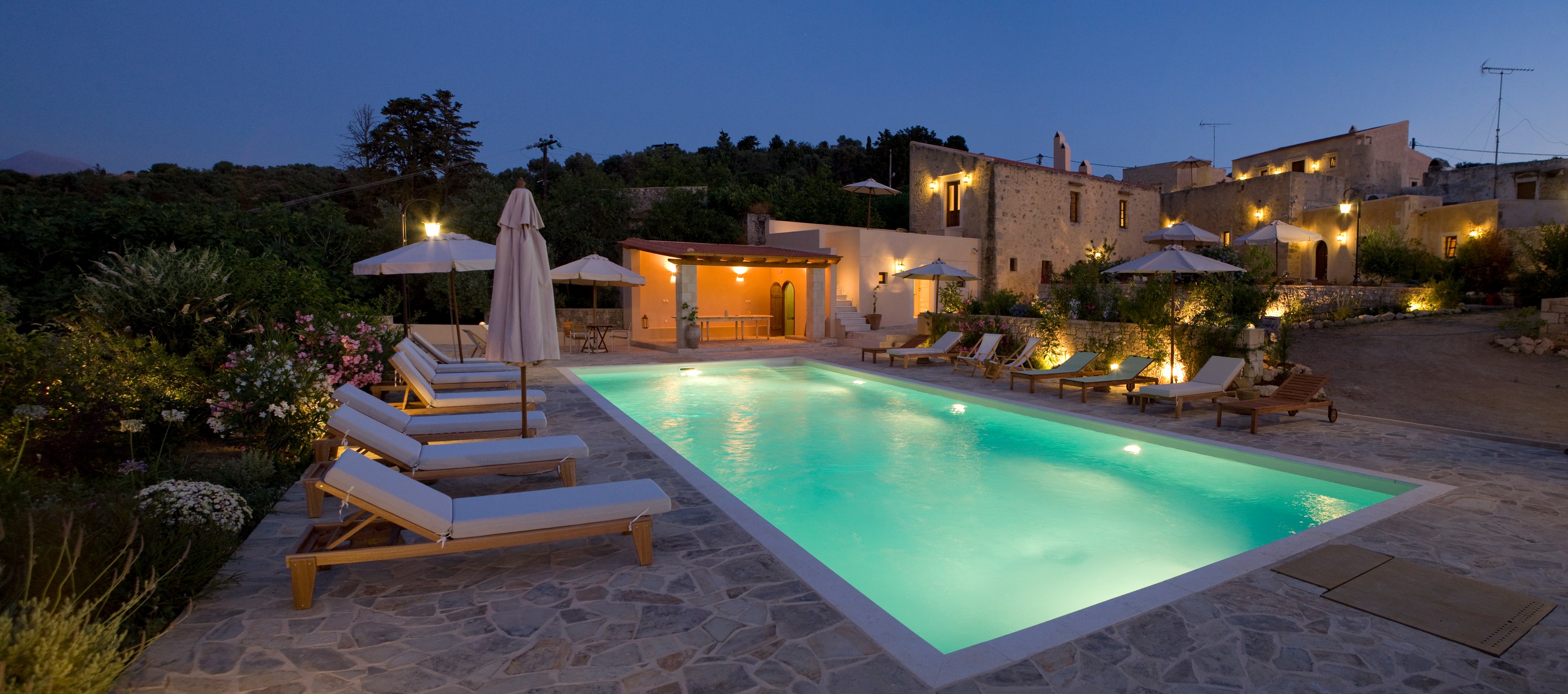 GR-Kreta kapsaliana village Swimming pool by night.jpg