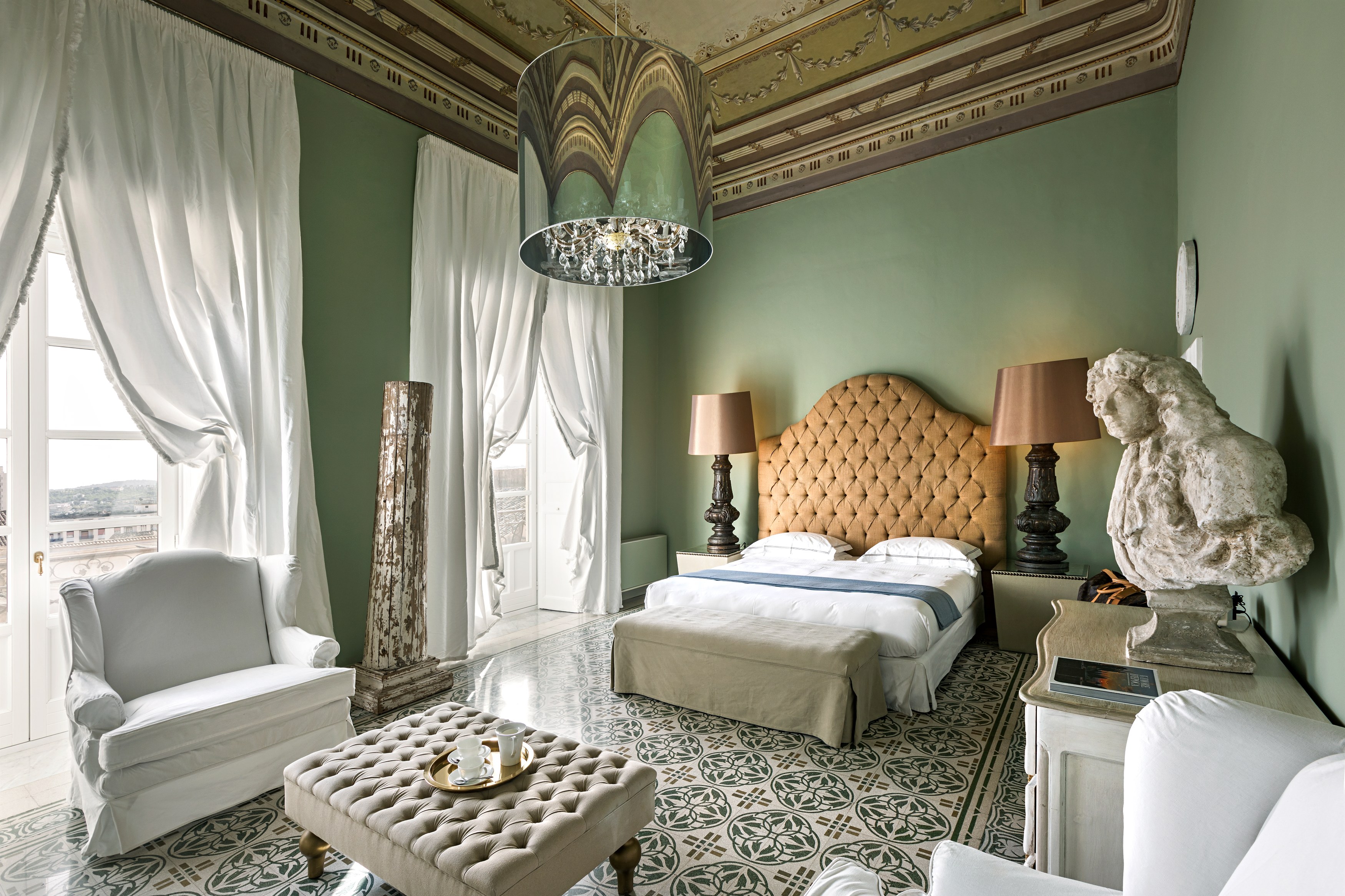 IT-Acoommodatie-Seven Rooms Villadorata-junior suite bedroom.jpg