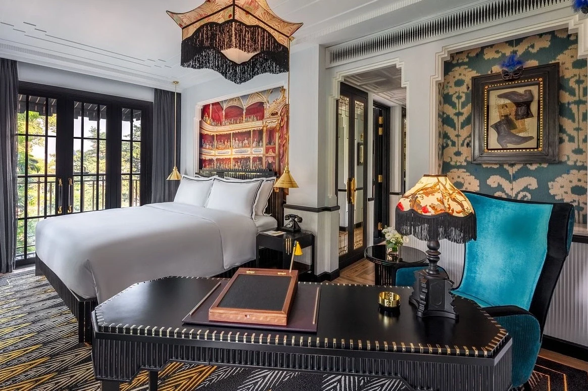 VN - Capella Hanoi - Junior Suite Bedroom.webp