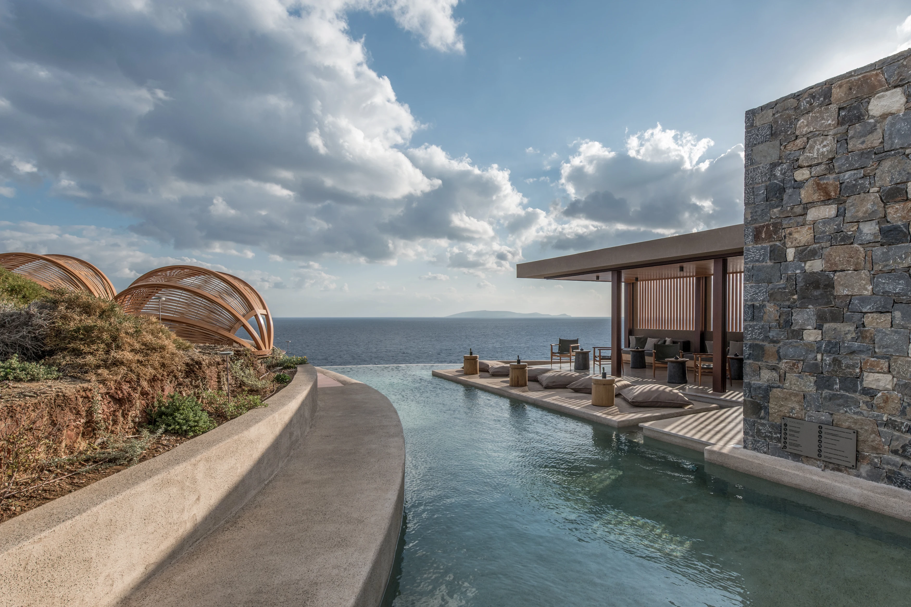 GR - Acro Suites - Infinity pool.webp