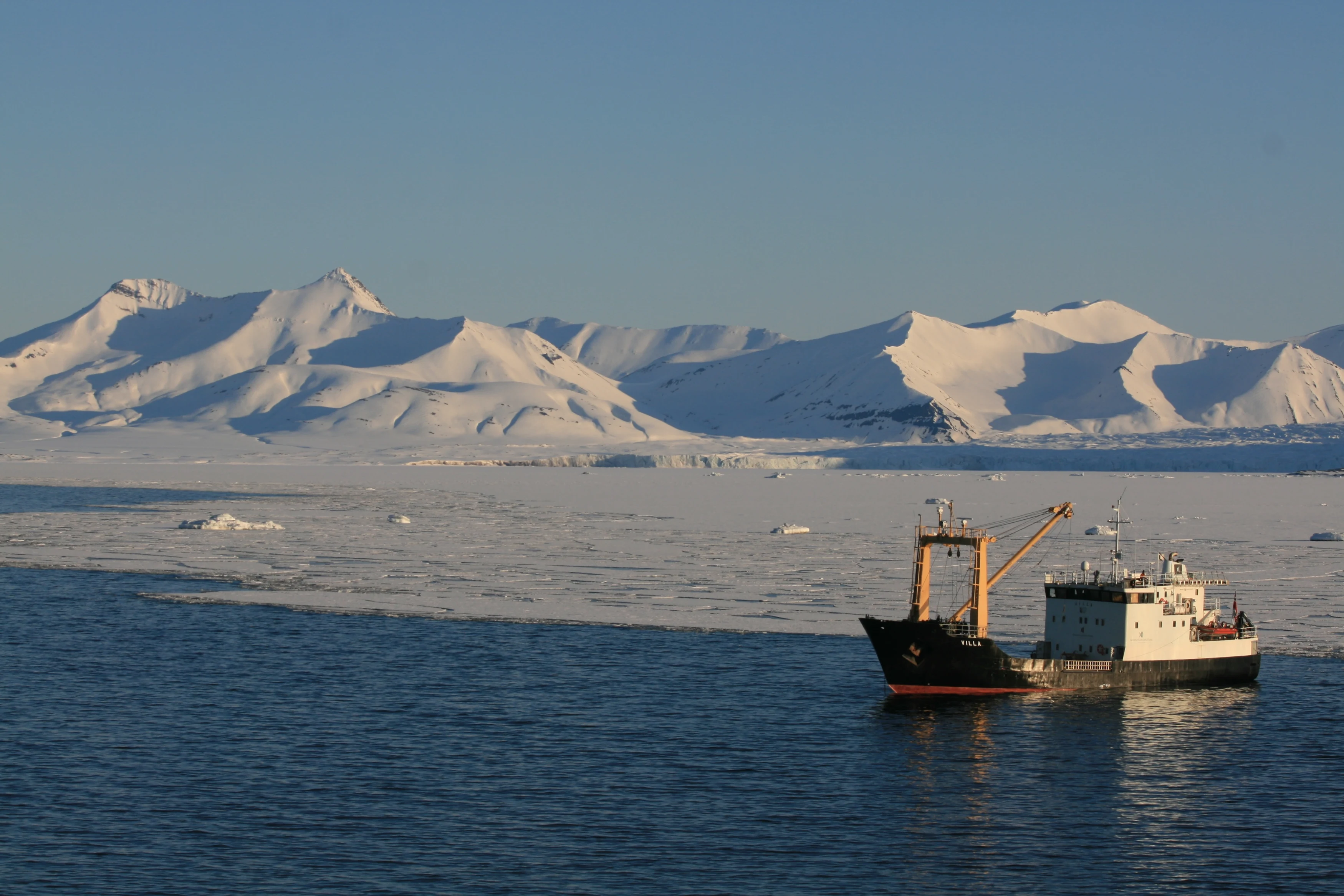 NO - Arctic ijs en schip.webp