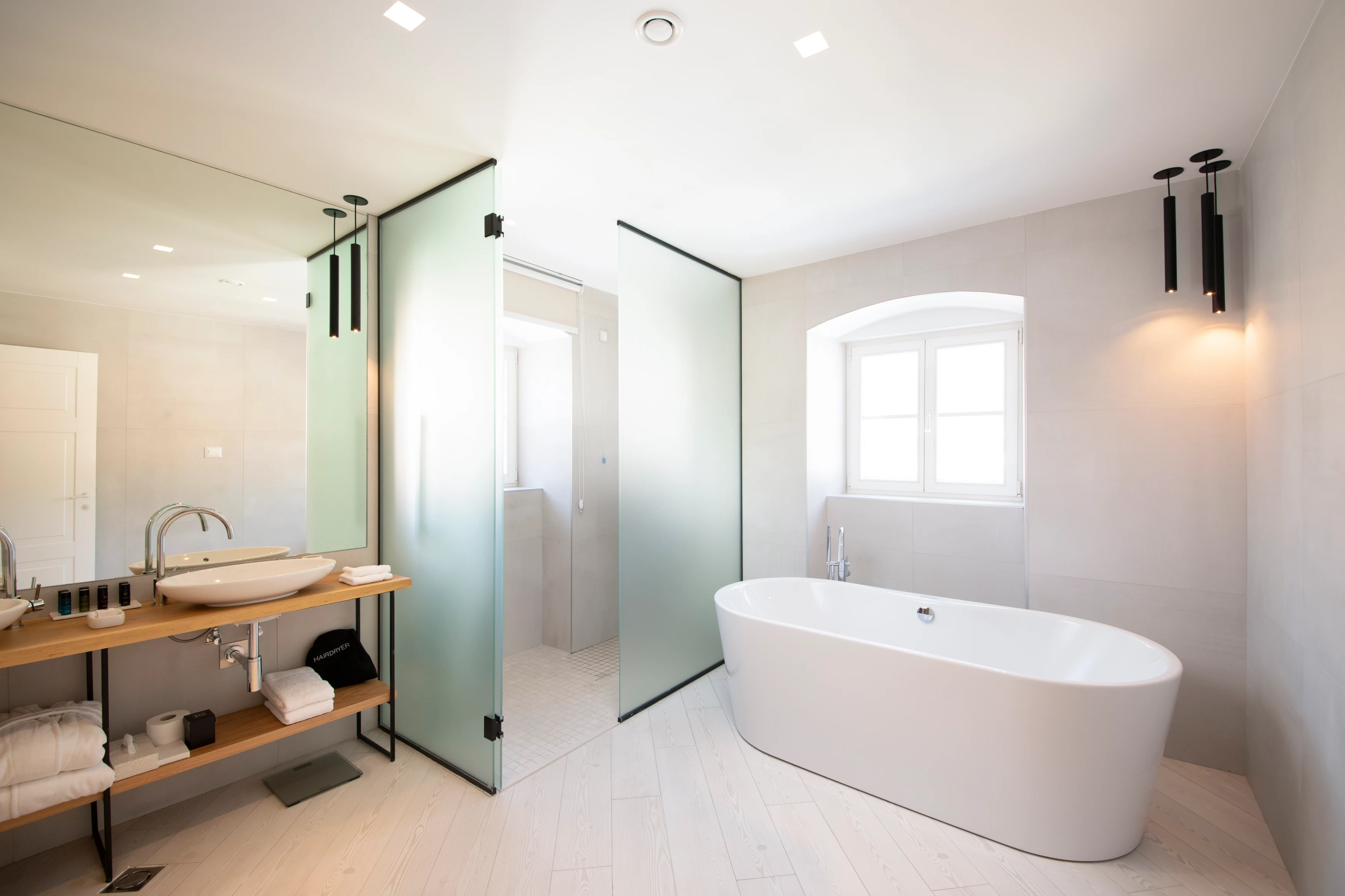 ME - Lazure Hotel & Marina- bathroom.webp