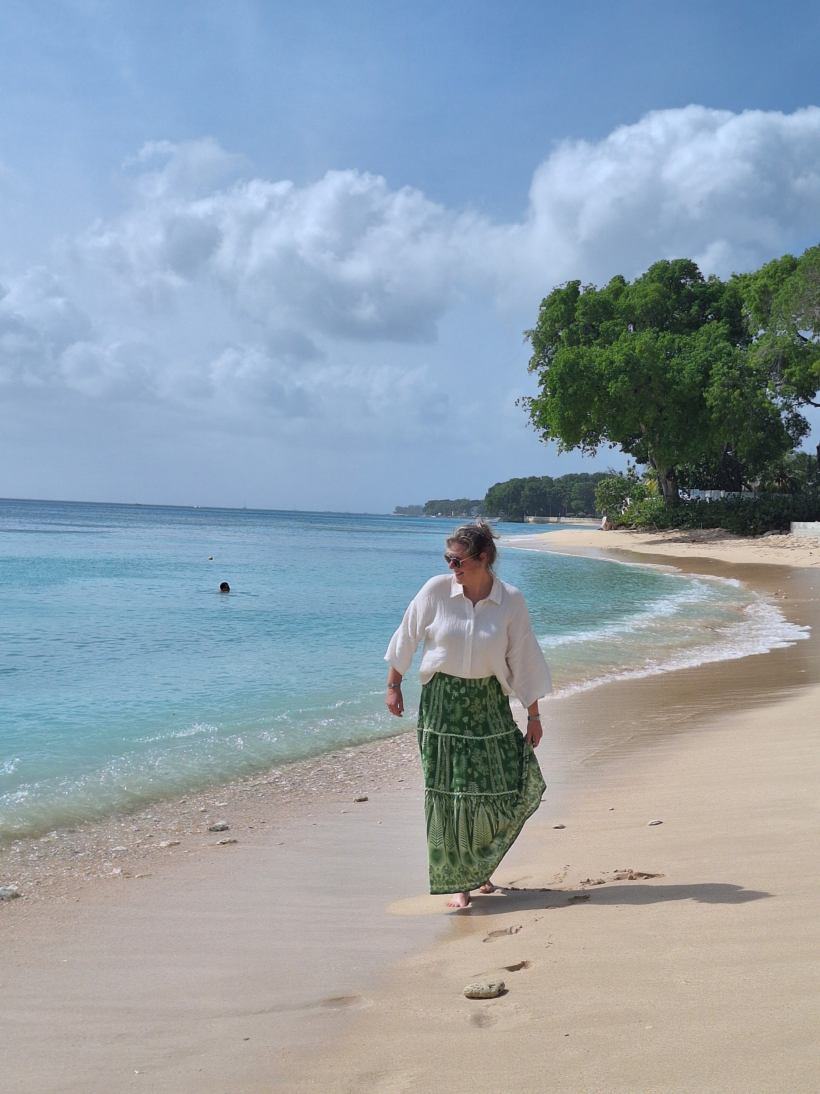 BB-Yvonne2025-Other Yvonne @beach2.jpg