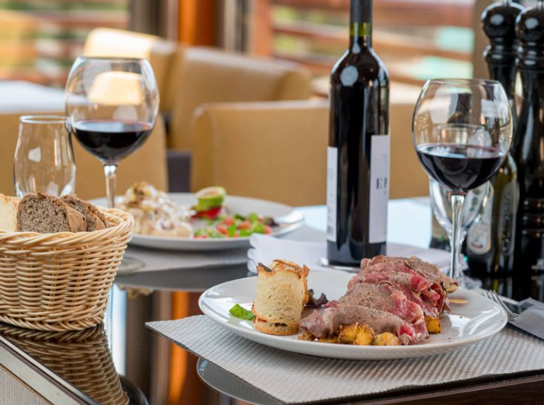 ME - Accommodatie - SOA Hotel - eten & drinken.png