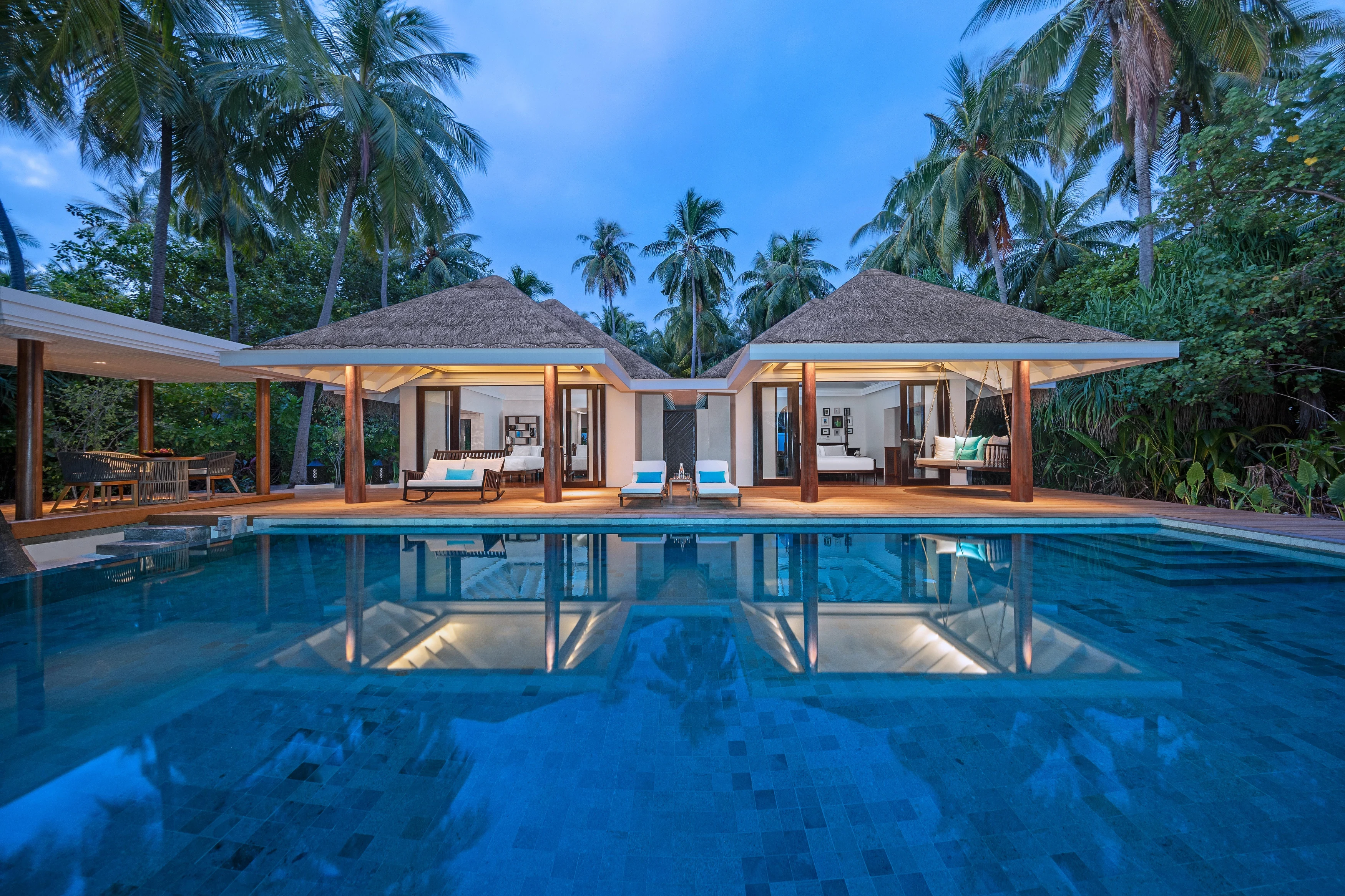 Anantara Kihavah Two-bedroom Family Beach Pool Villas Exterior Twilight View.webp