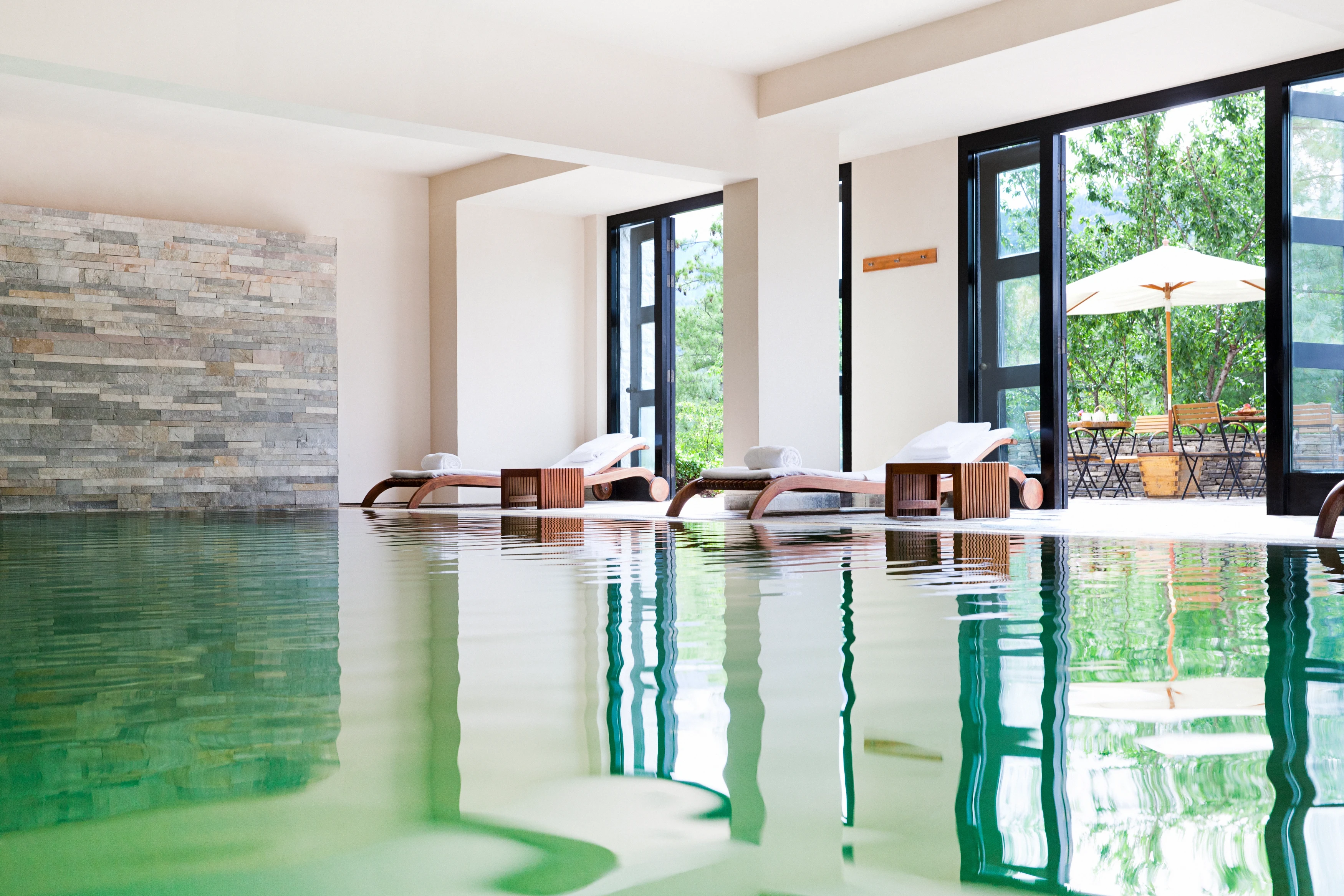 BT-accommodatie-Uma-Paro-Indoor-Pool.webp
