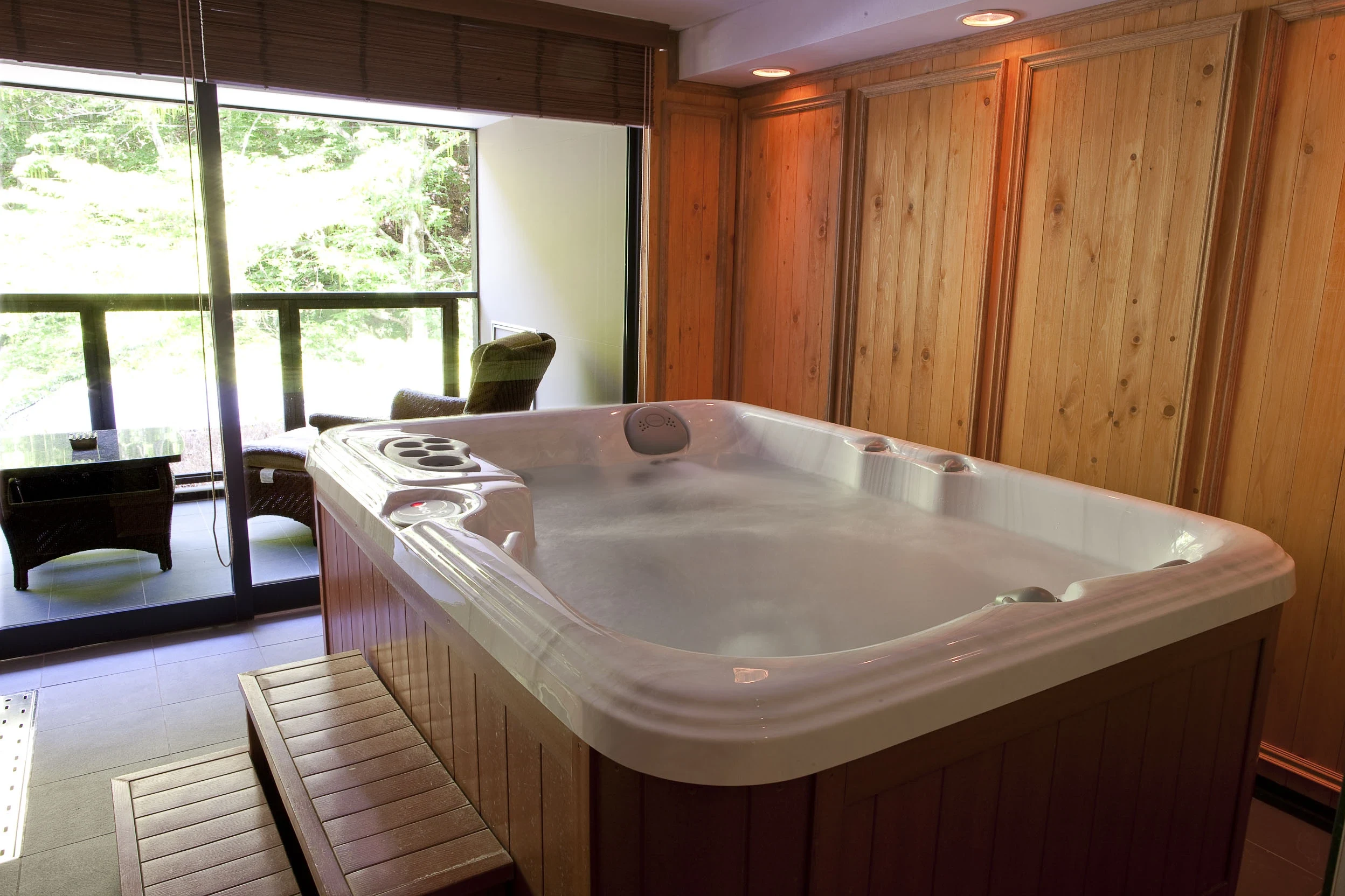 JP - Myojinkan - Special Healing Room - jacuzzi bath.webp