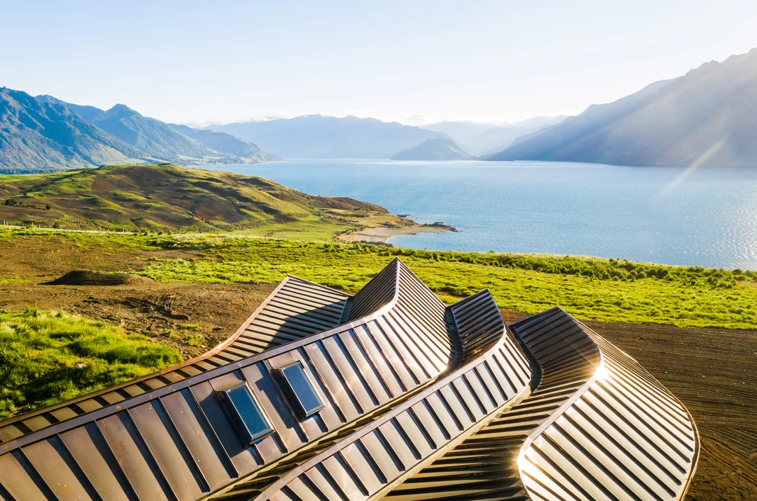 NZ-Mt-Isthmus-lake.PNG