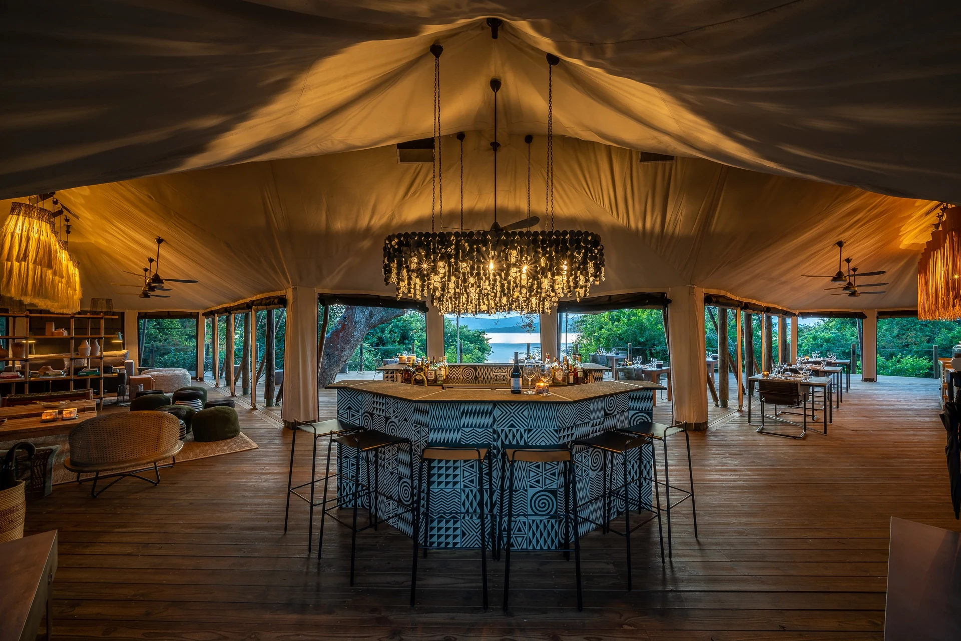 RW - Magashi Camp - Bar.webp