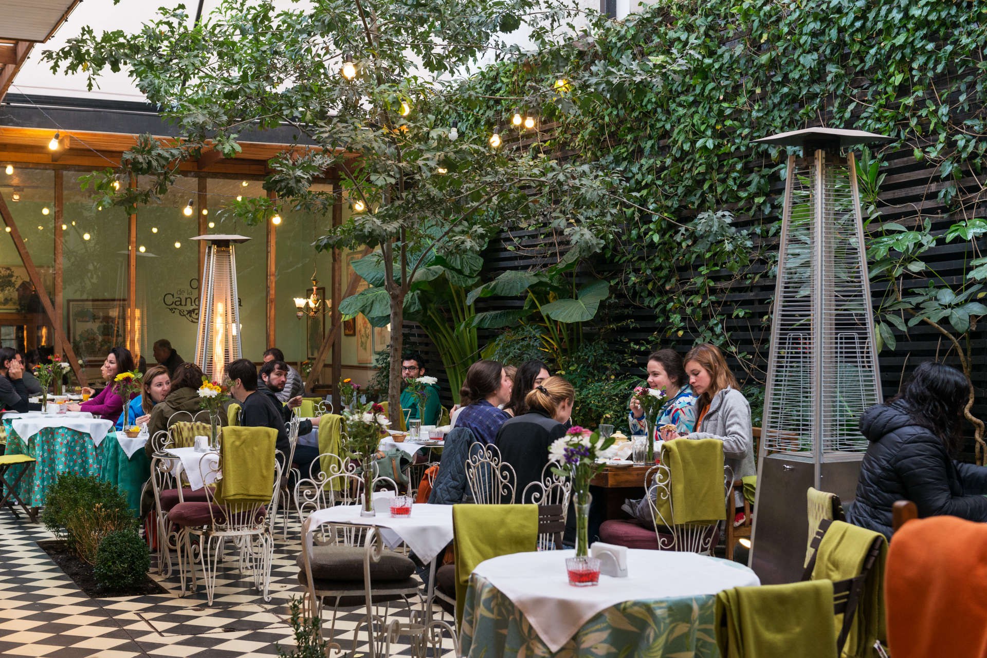 CL-Excursie-Santiago-hangout-in-authentic-Santiago-beleven-compressed.jpg