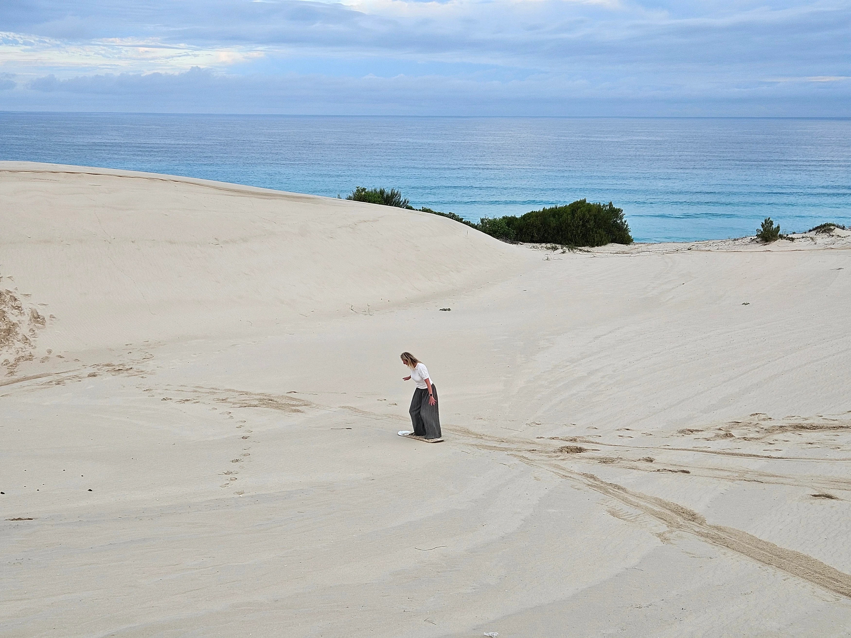 ZA - Studiereis Katrijn en Evelyn 2025 - Excursie - Morukuru Beach -  sandboarden - Evelyn (2).webp