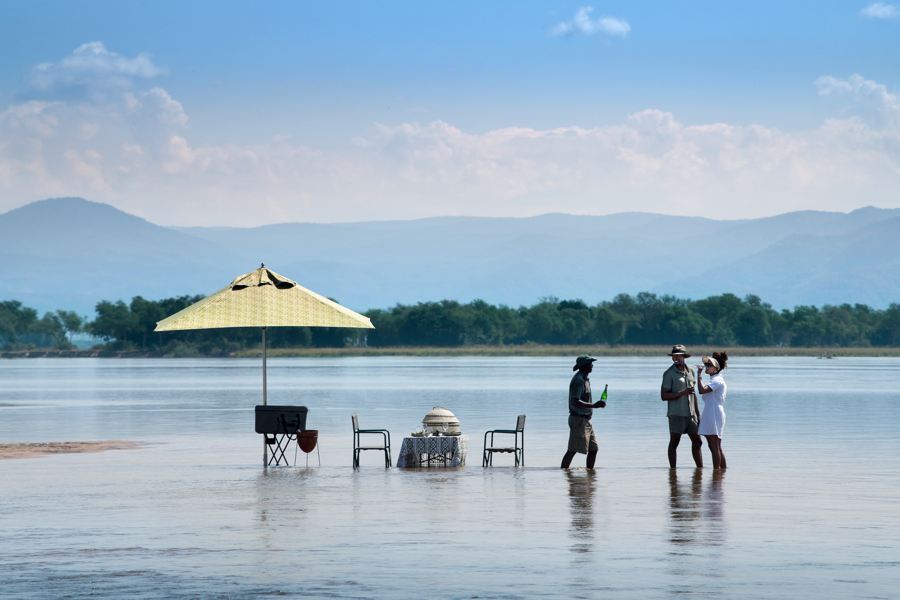 ZM-Lolebezi-lunch table in water.jpg