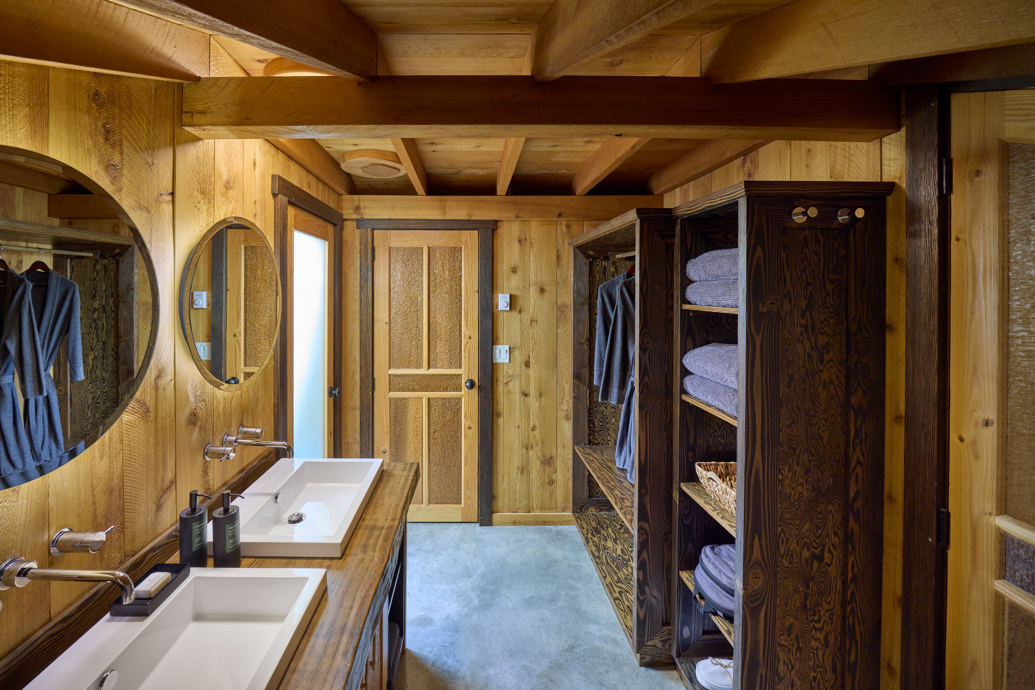 CA-Clayoqout Wilderness Lodge-ensuite-bathroom.jpg