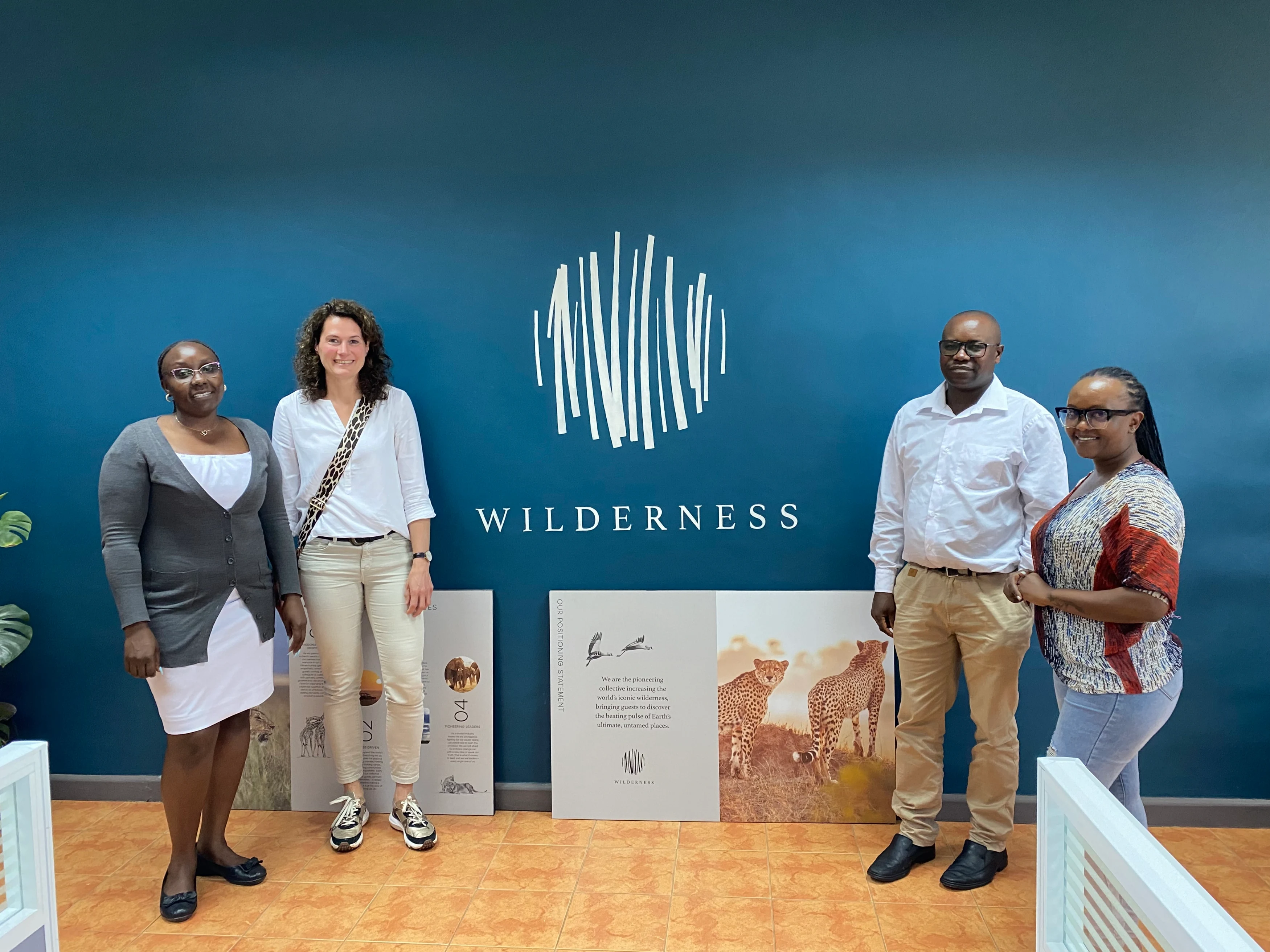 KE-Nairobi-Seraphine en het Wilderness Kenya team.webp