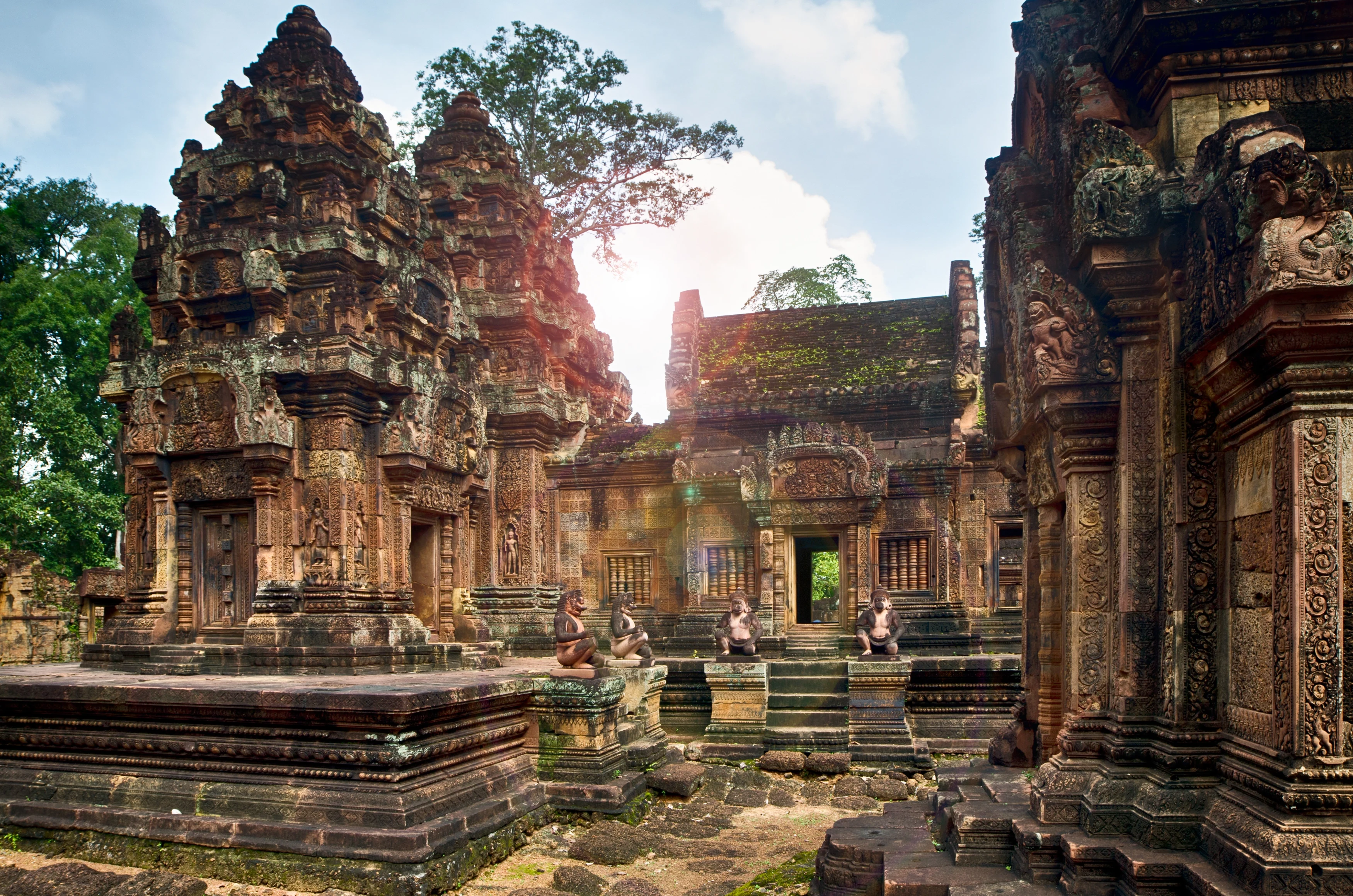 KH-Excursie-Banteay Srei Temple Shutterstock.webp