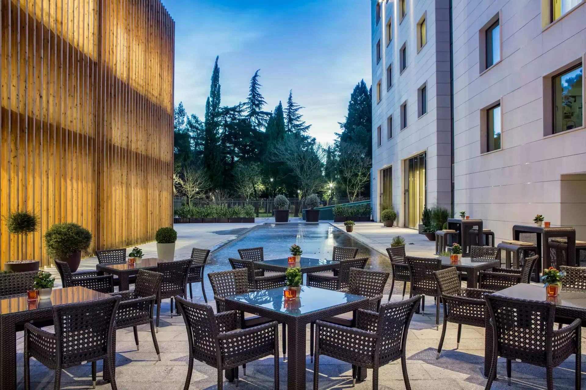 ME - Hilton Hotel - terrace.webp