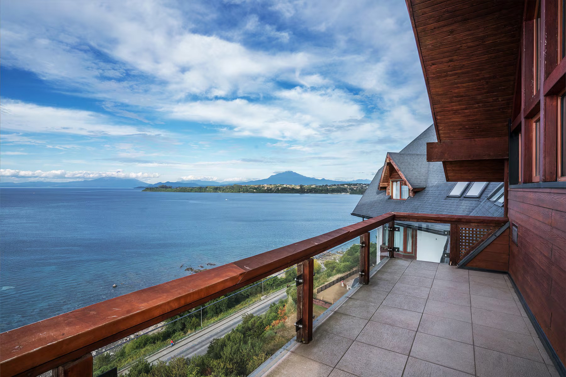 CL - Accommodatie - Hotel Wyndham Puerto Varas Pettra Hotel - View.jpg