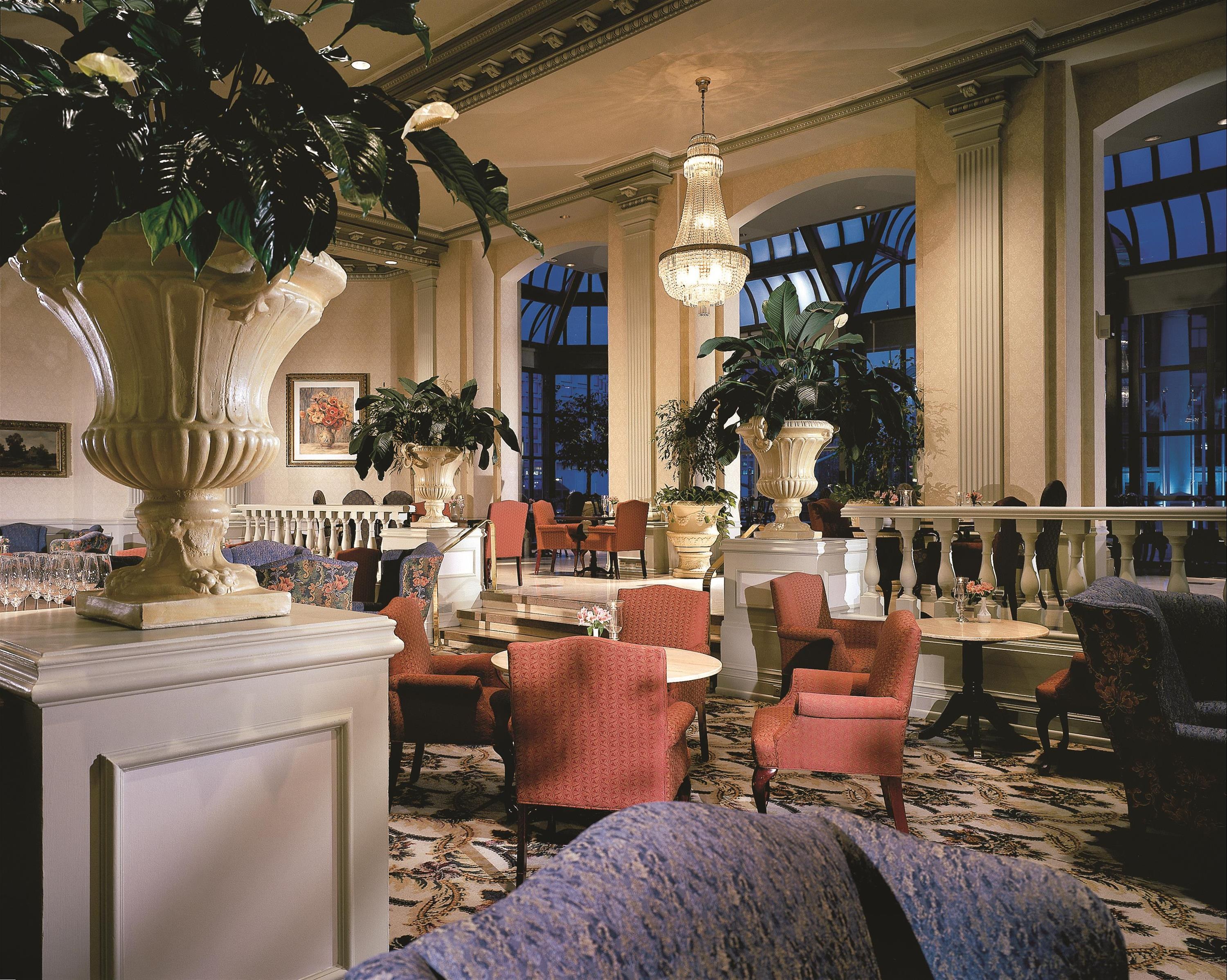 CA - Fairmont Chateau Laurier -Zoe's Lounge.jpg