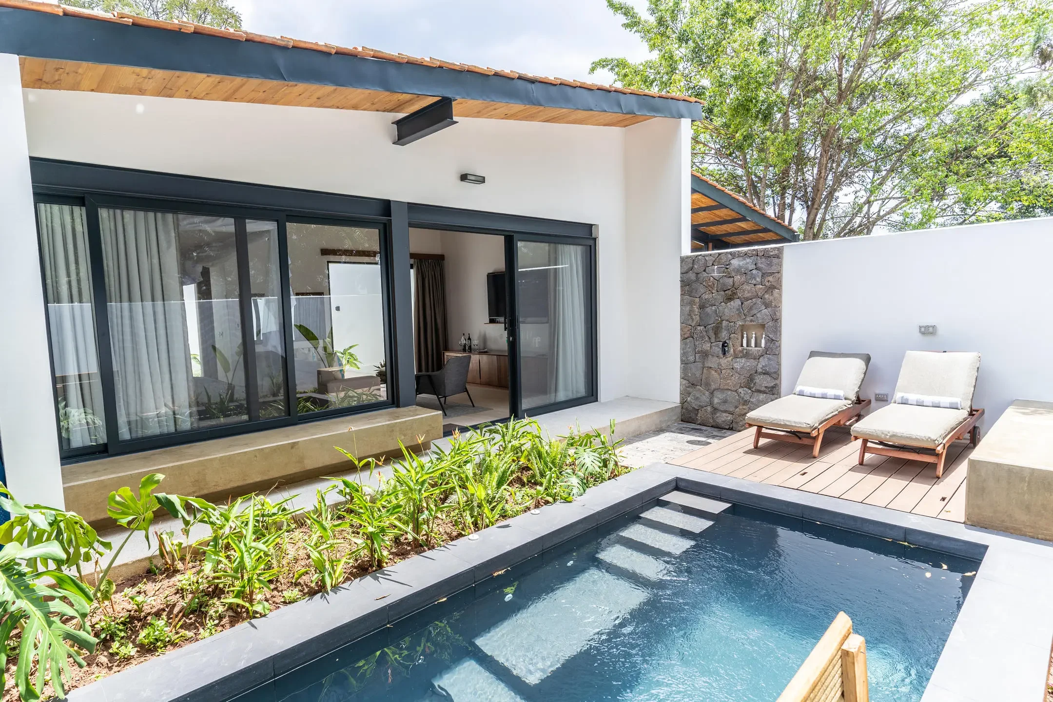 RW-The Retreat-luxury pool villa2.webp