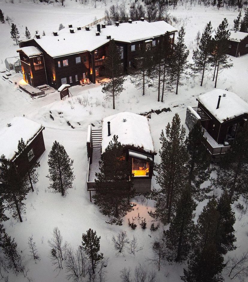 NO-Bjornfjell Mountain Lodge-Vieuw outside (1).jpg