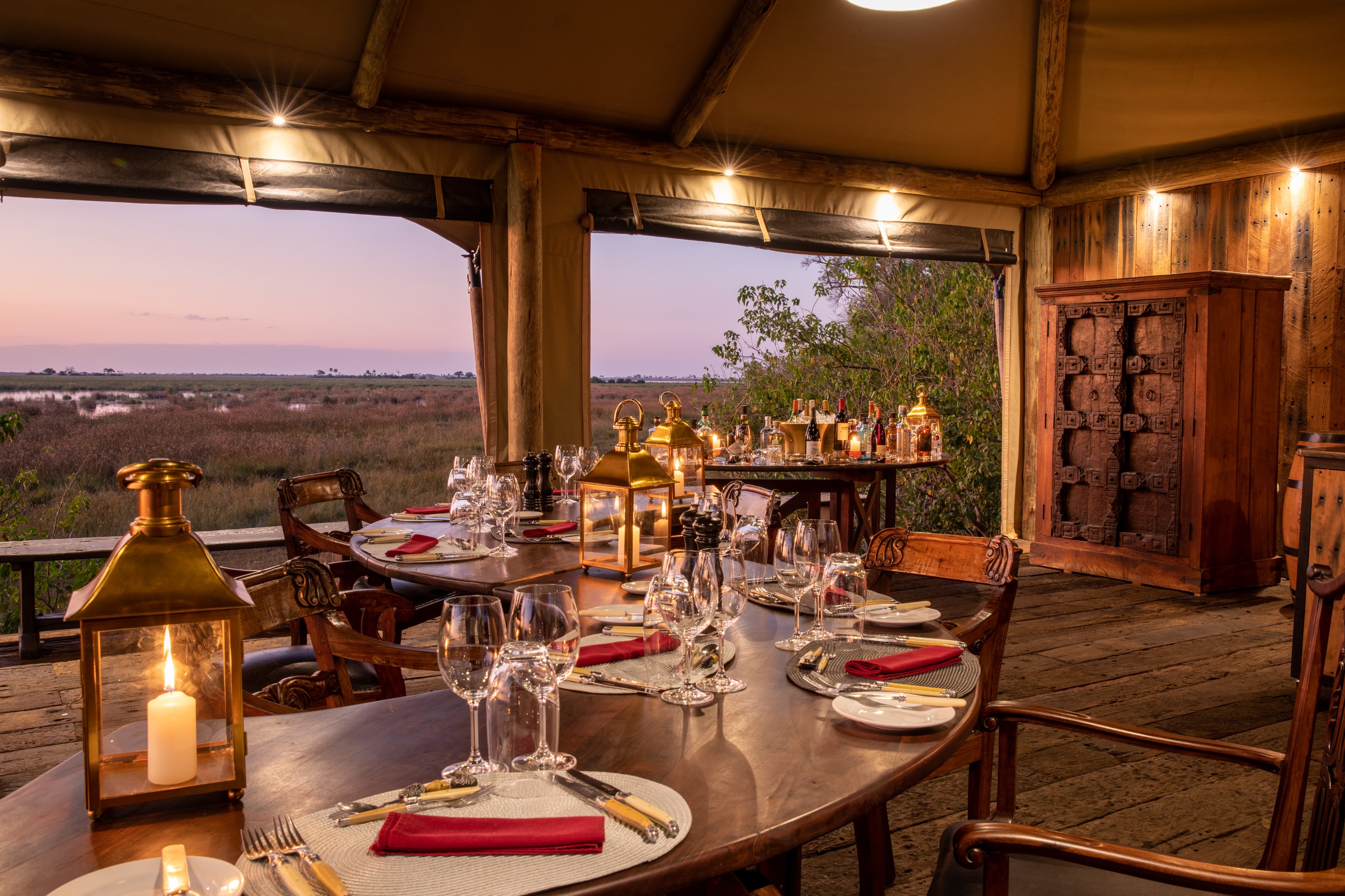 BW-Accommodatie-Zarafa-Camp-Tables.jpg