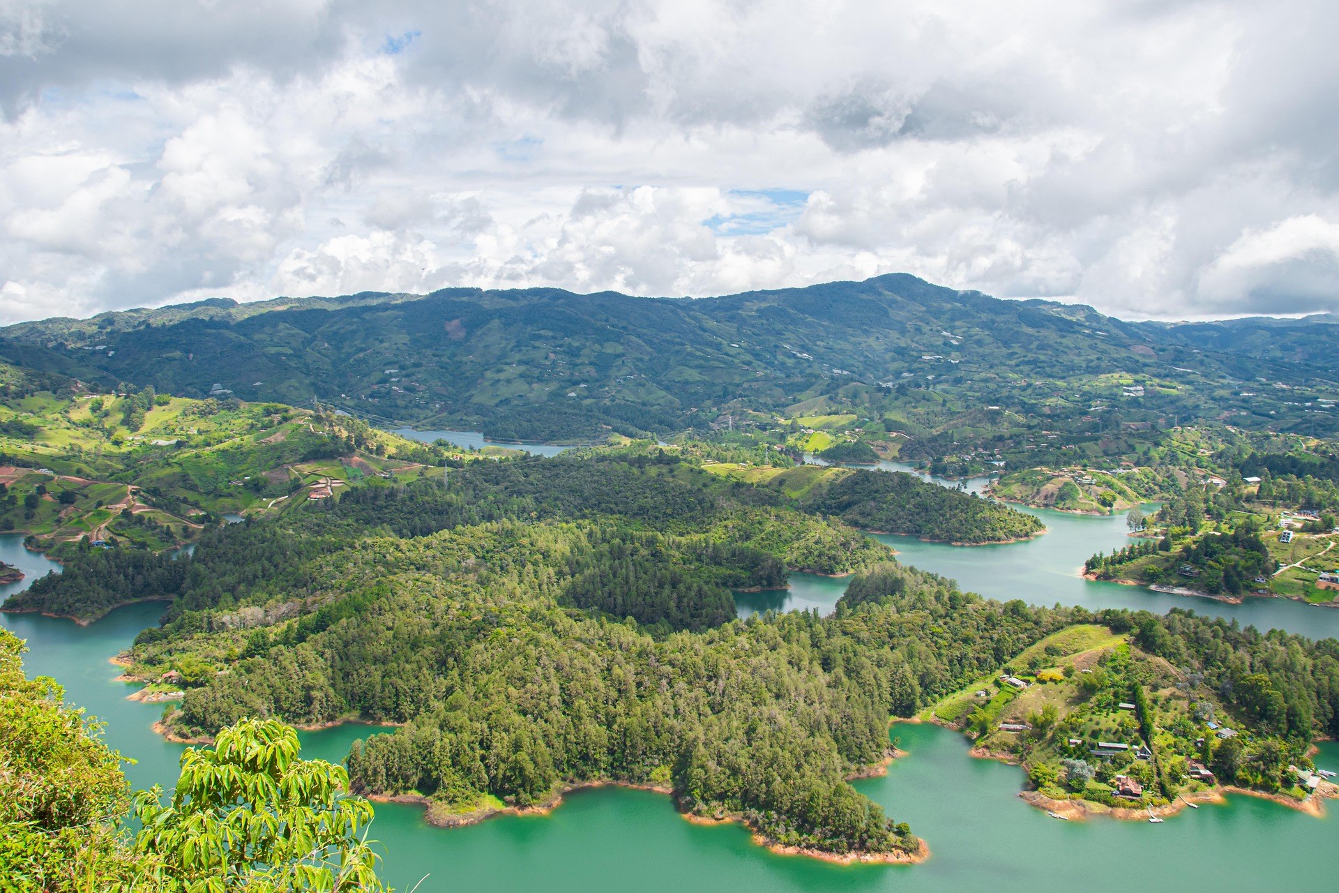 bergslay-guatape-4298659_1920.jpg