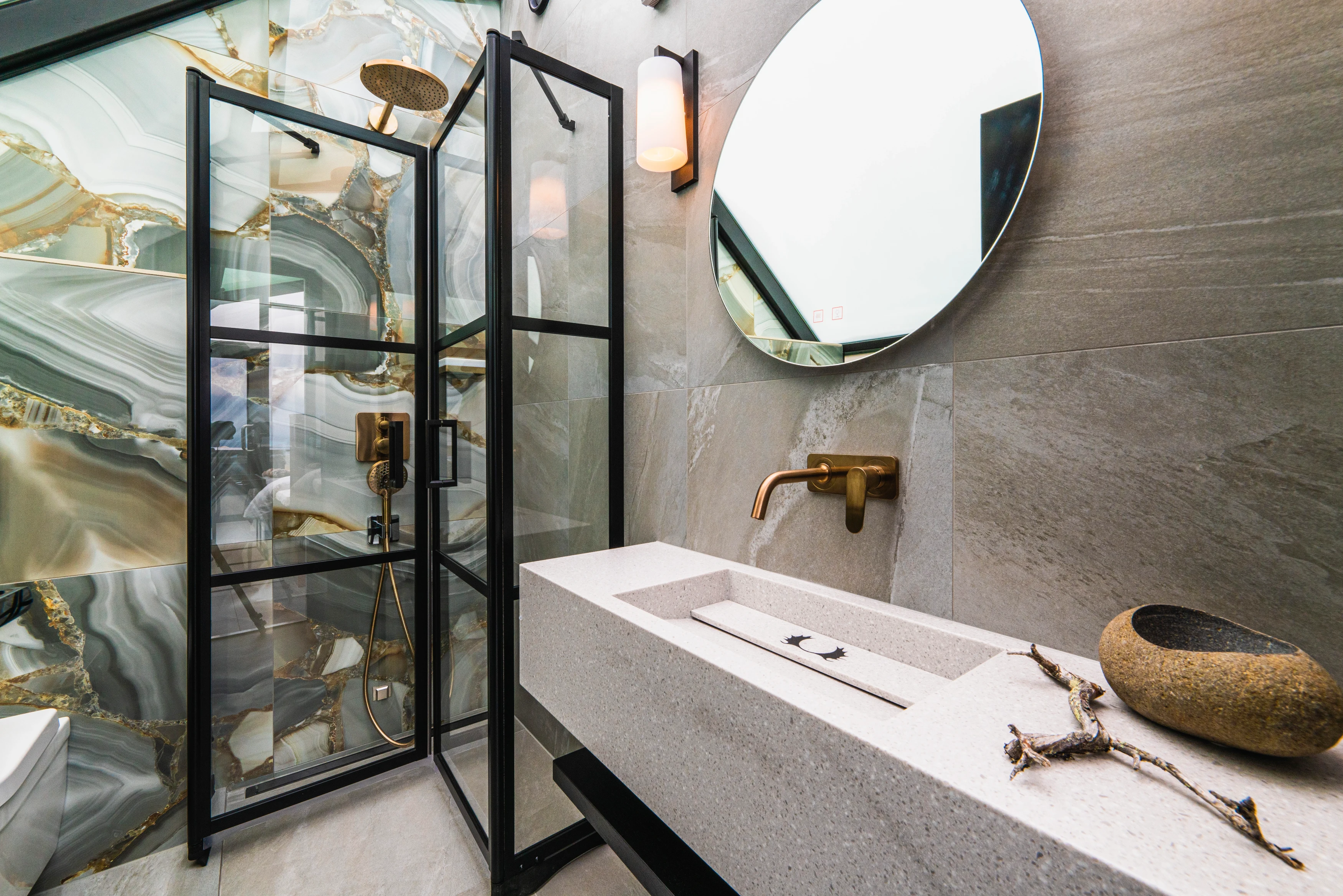 FI - Levin Iglut - Superior Suite Igloo Bathroom.webp