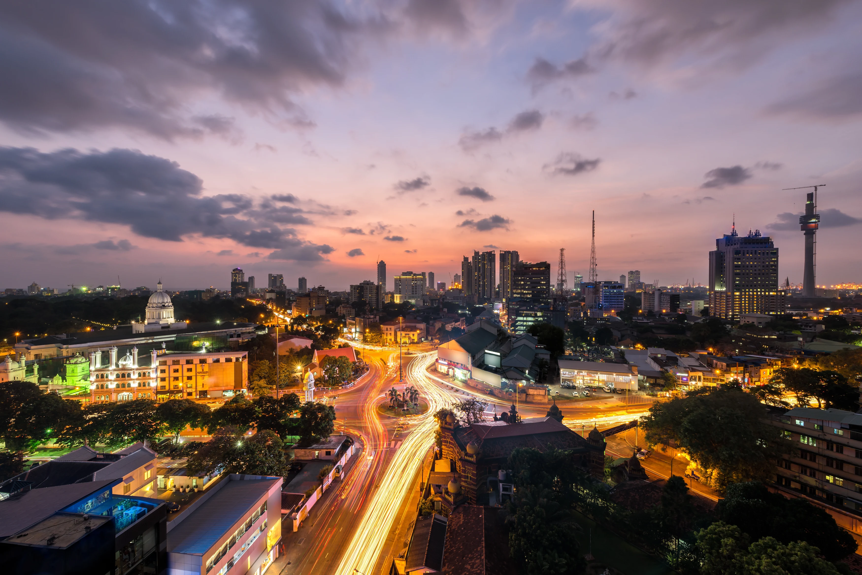 LK - Algemeen - Sri Lanka-Colombo-View of Colombo city at sunset.webp