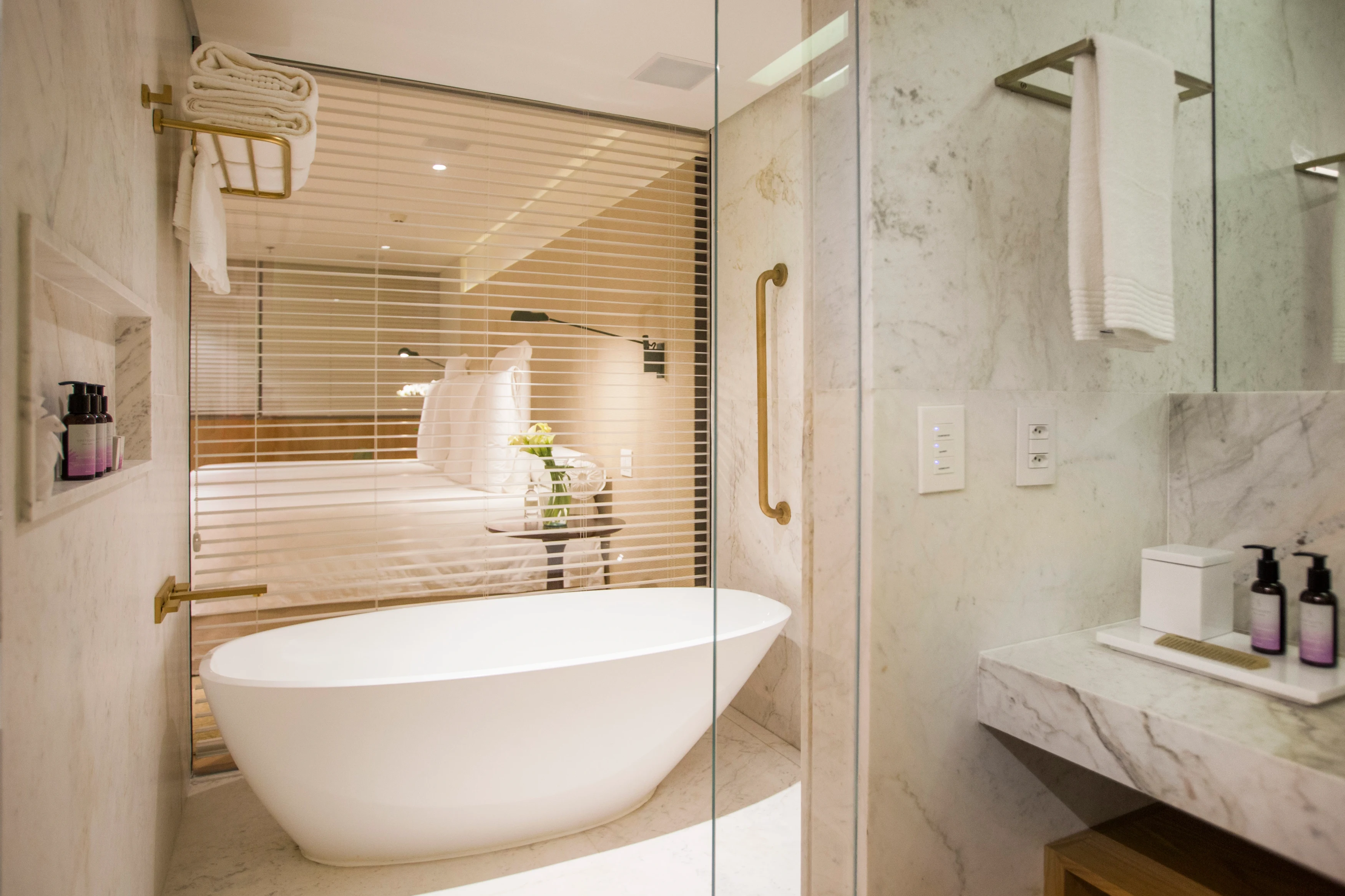 BR - Emiliano - Bathroom.webp