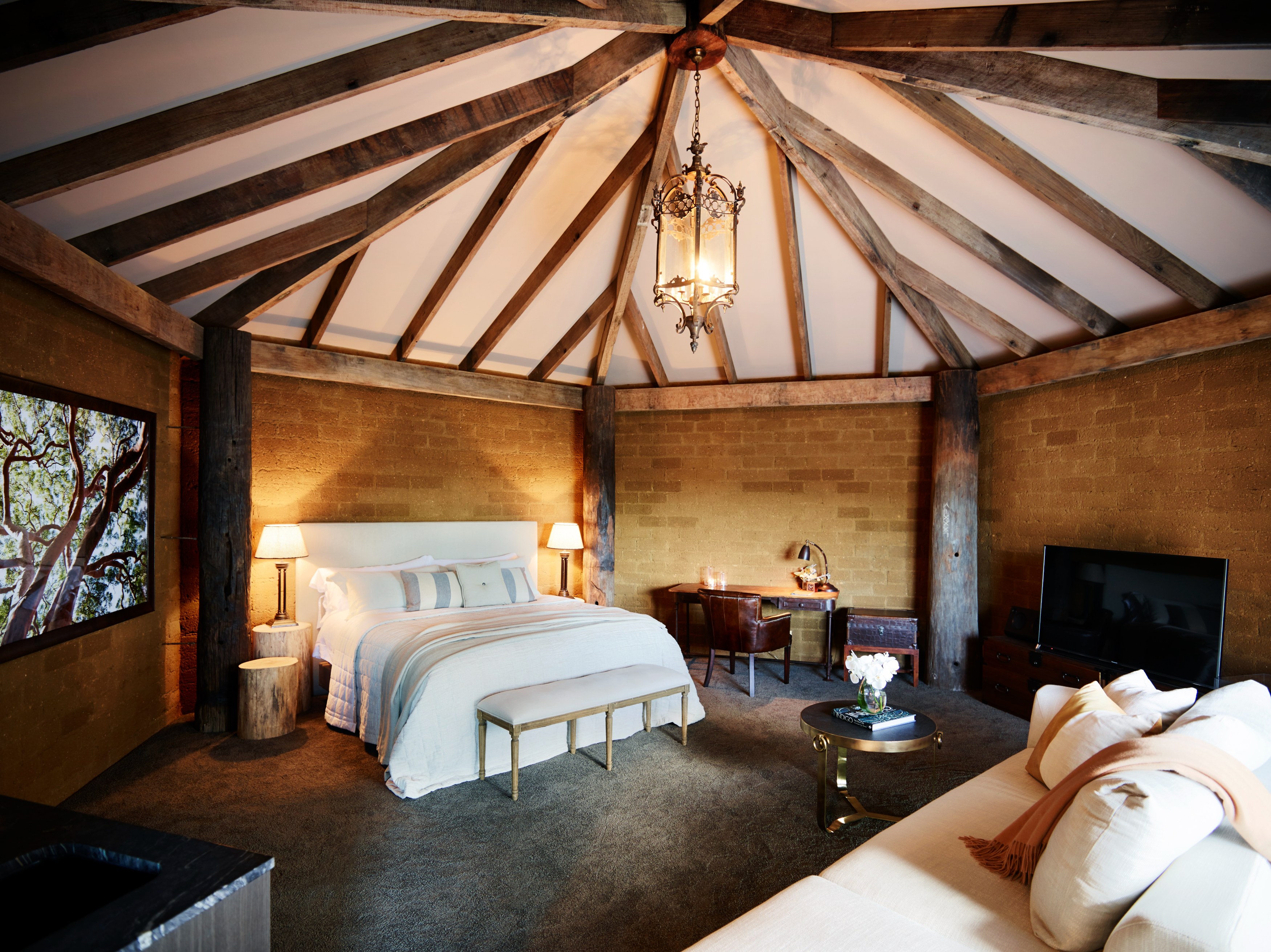 AU - Pretty-Beach-House_Bouddi-Peninsula_Treetops-Bedroom.jpg