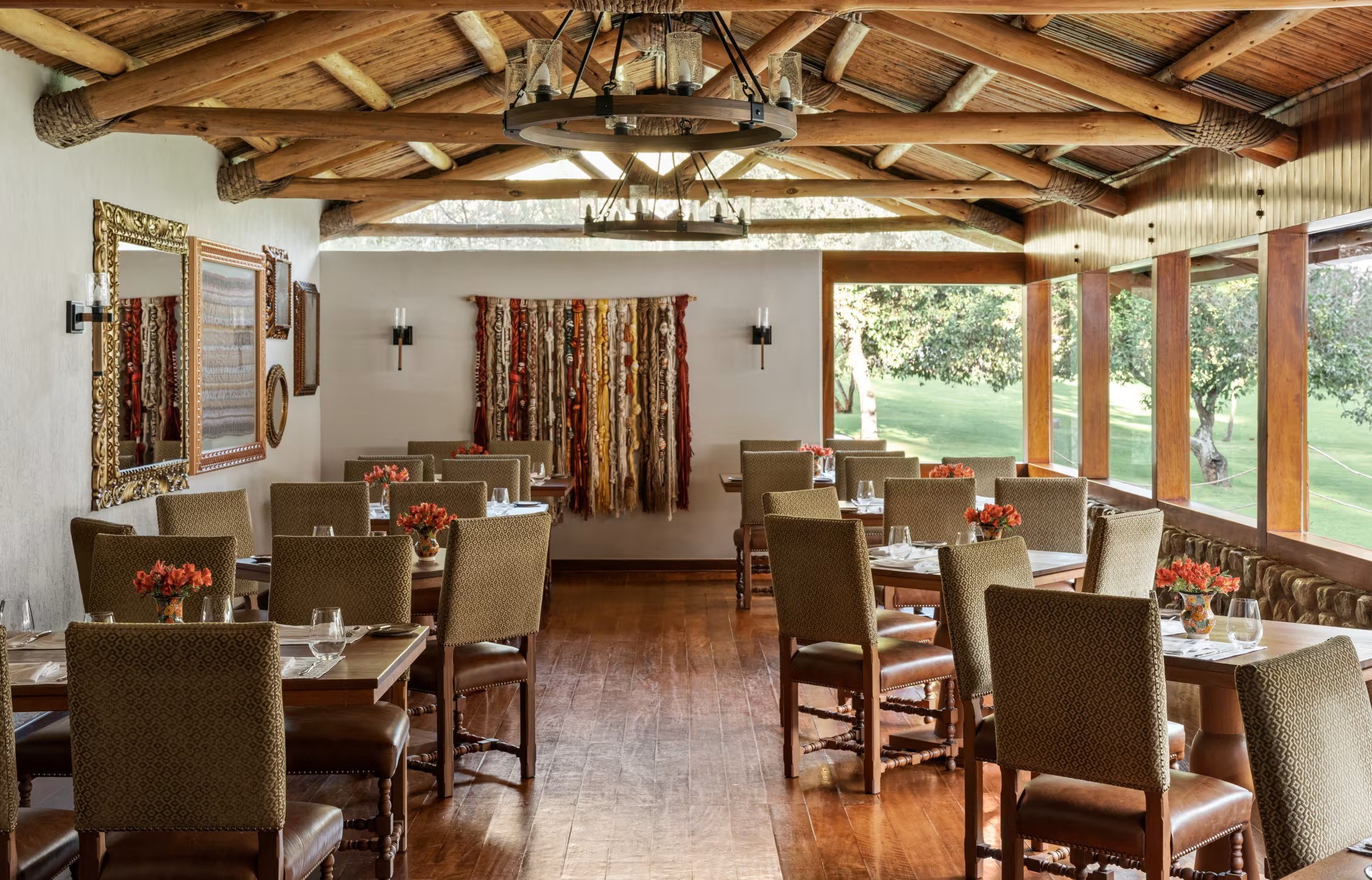 PE - Accommodatie - Belmond Rio Sagrado - Restaurant.jpg
