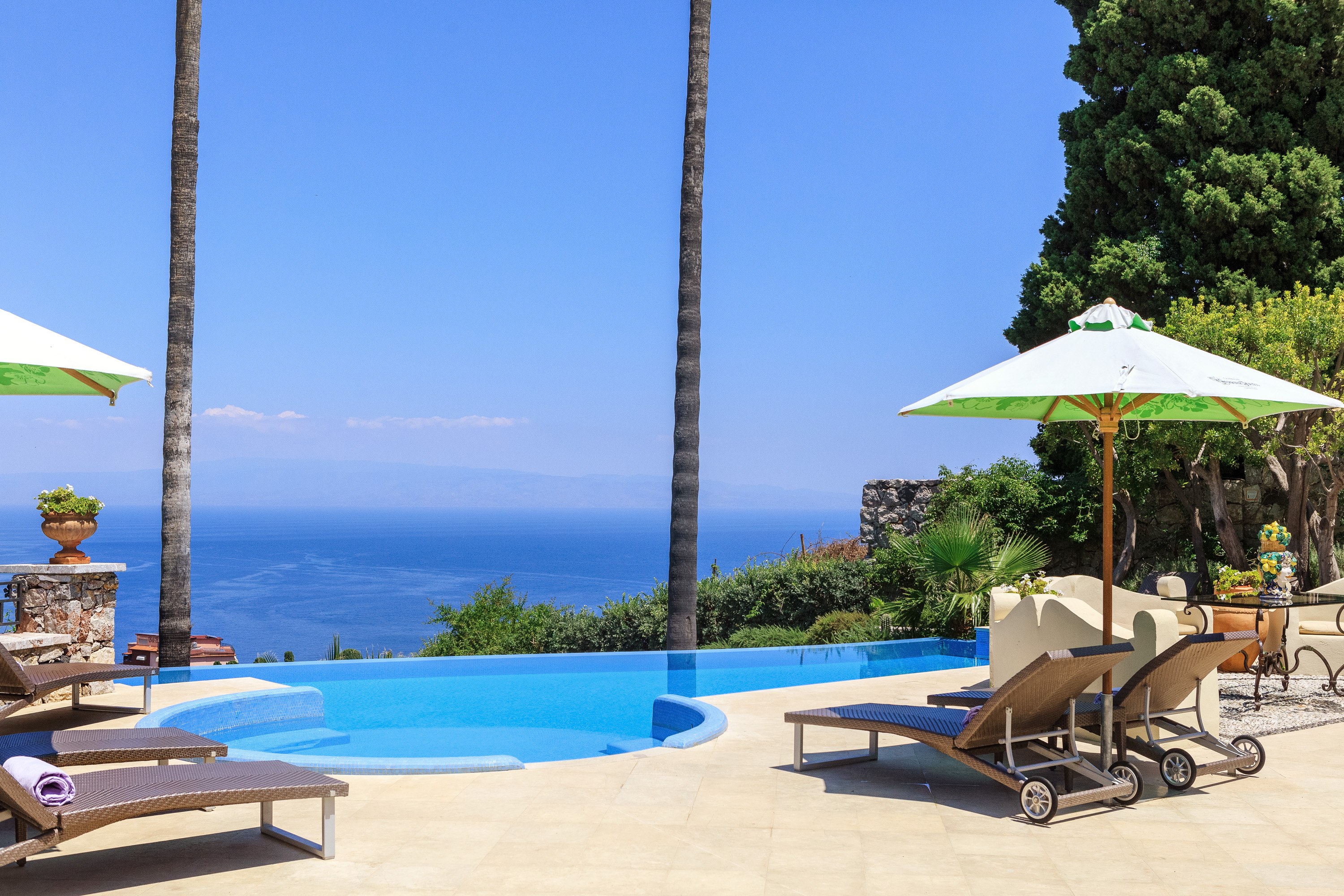 IT-Accommodatie-The Ashbee Hotel-Pool Ashbee.jpg