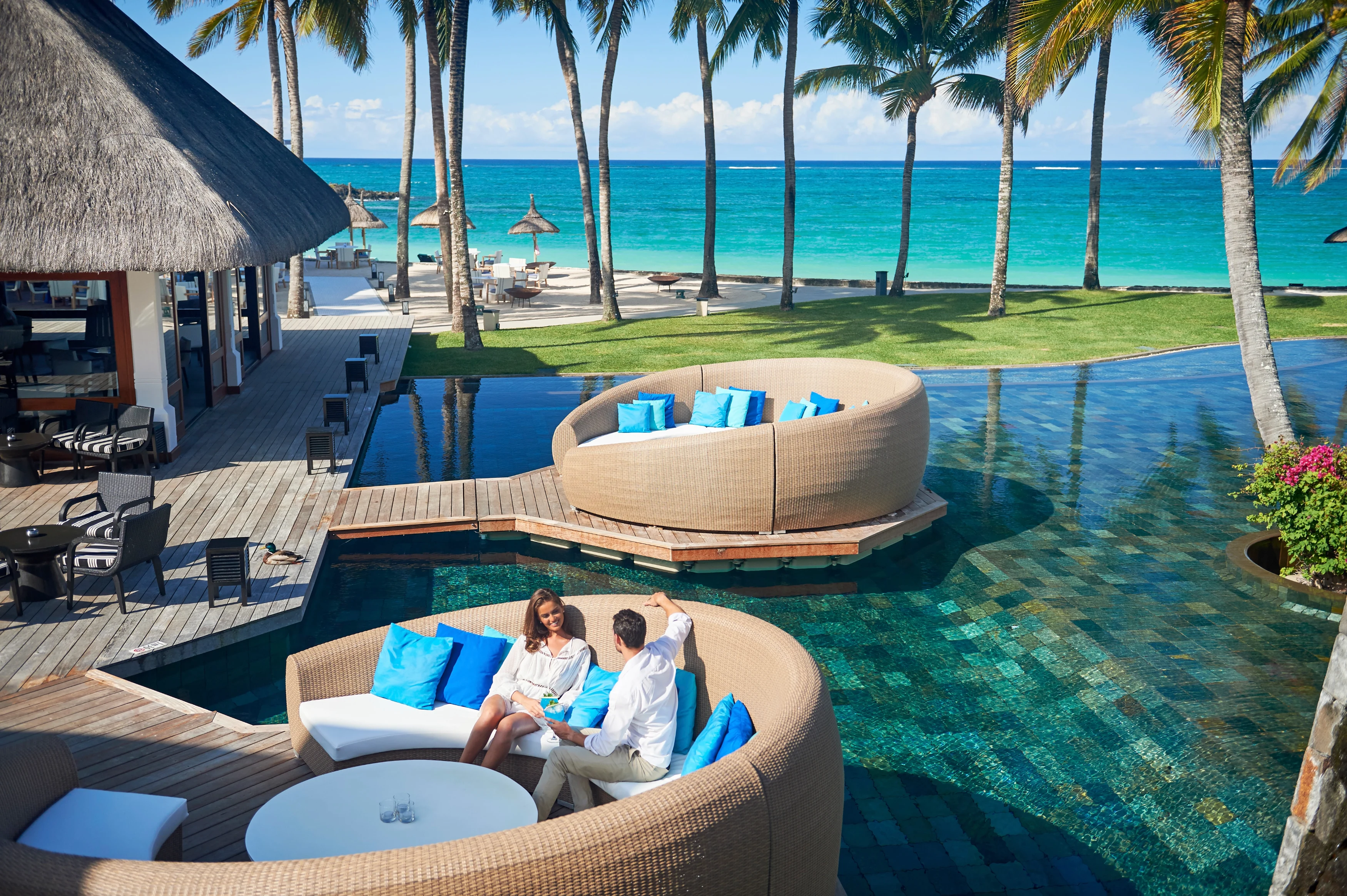 MU-Belle Mare Plage-the floating bar.webp
