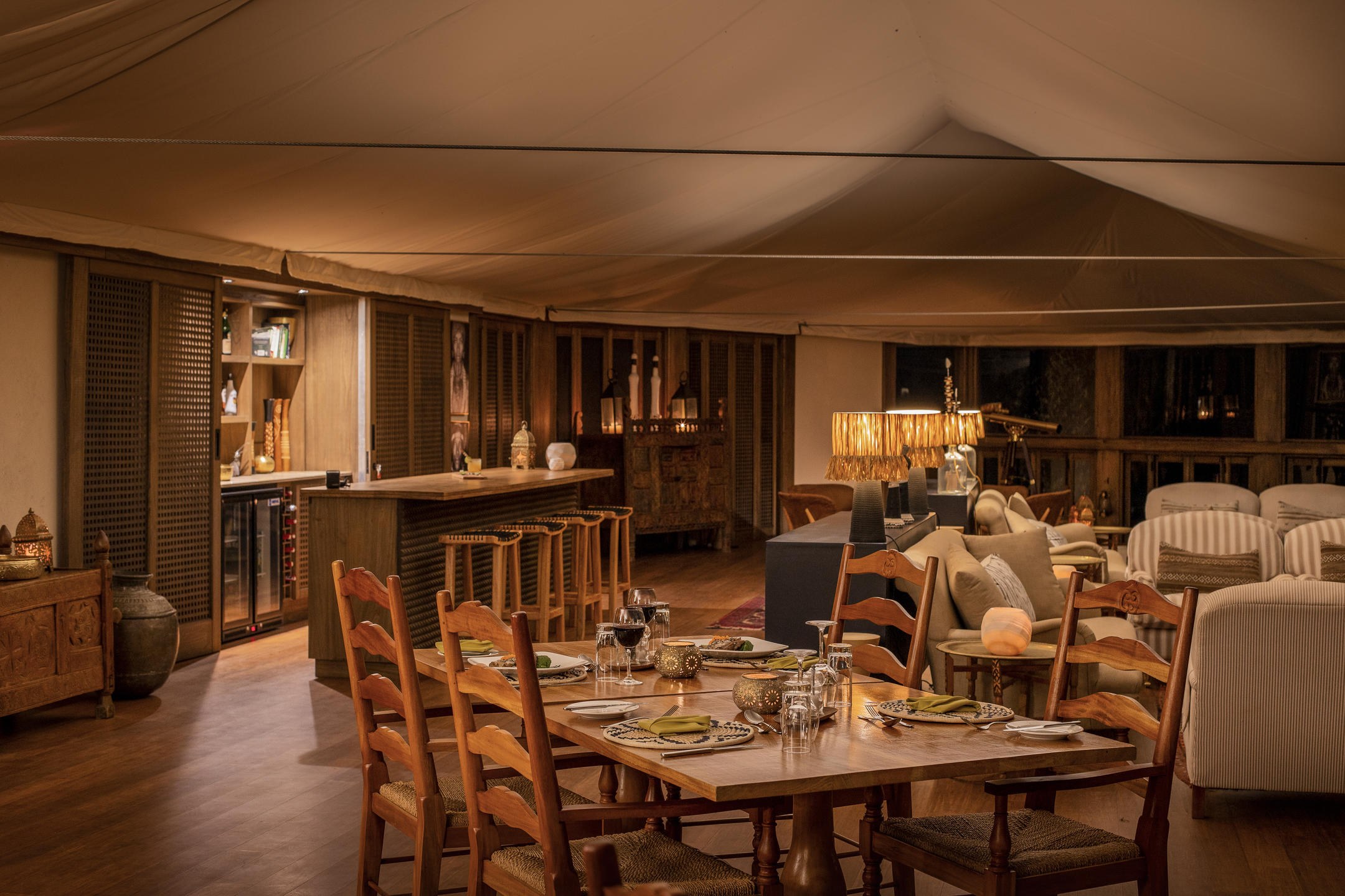 KE-Ol Seki Hemingways Mara-Dining area.jpg