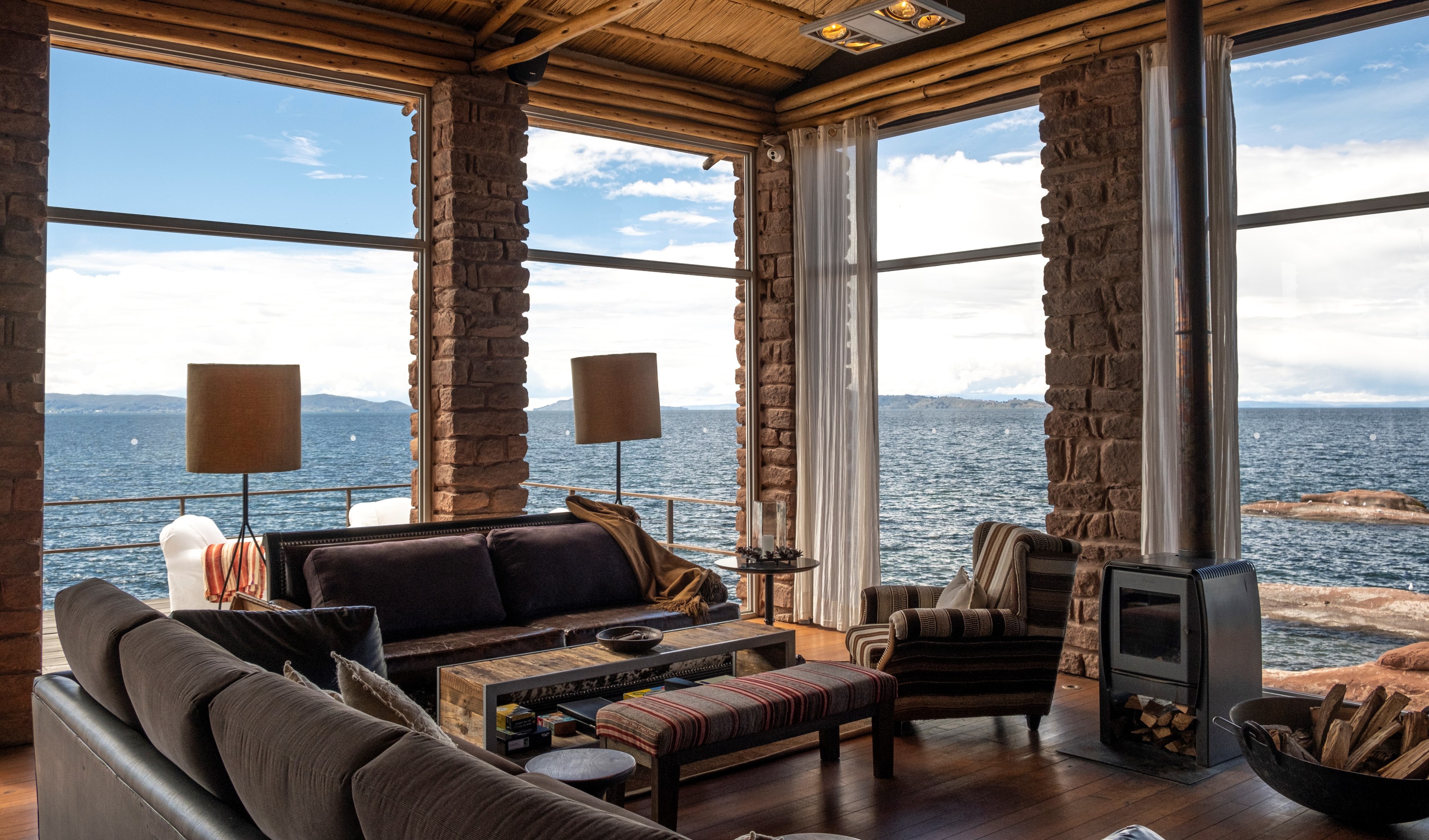 PE - Titilaka - Living room (1).JPG