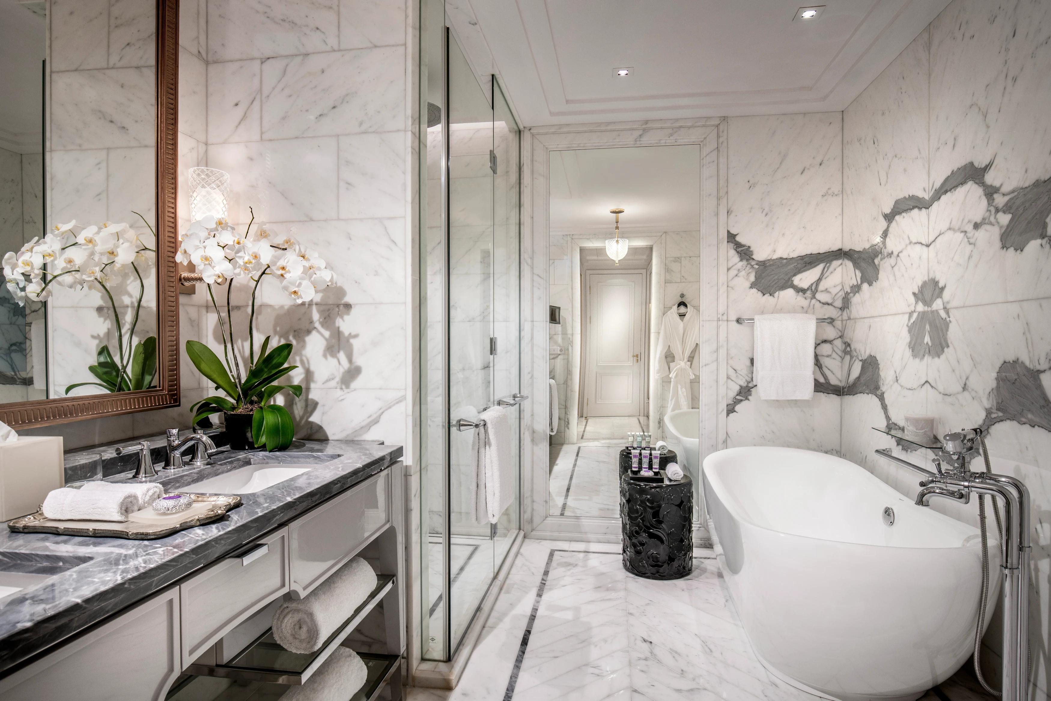 ID-Accommodatie-Four-Seasons-Jakarta-Deluxe-Suite-Bathroom.webp