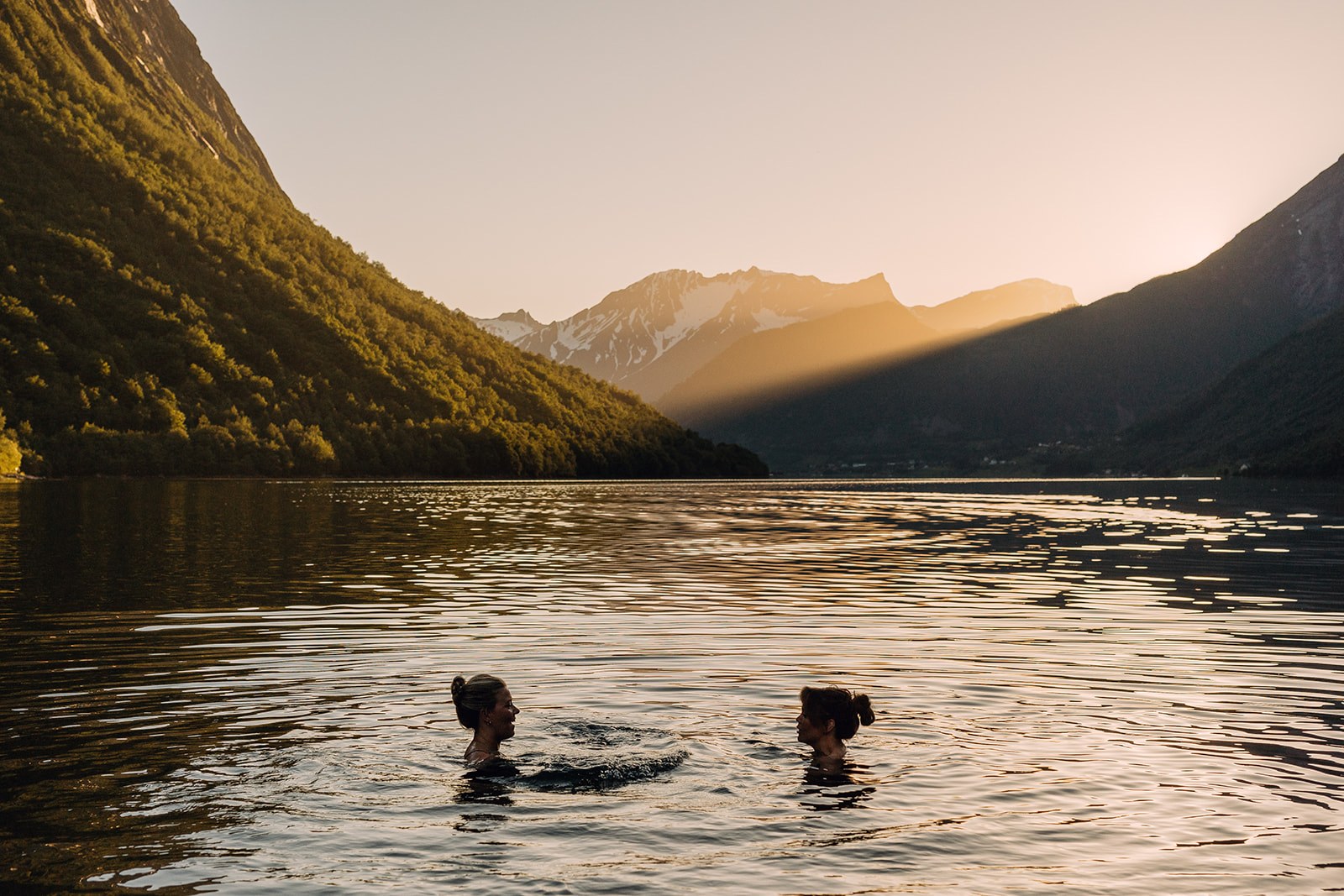 NO-Accommodatie-Hotel-Union-Oye-Outside-Swim.jpg